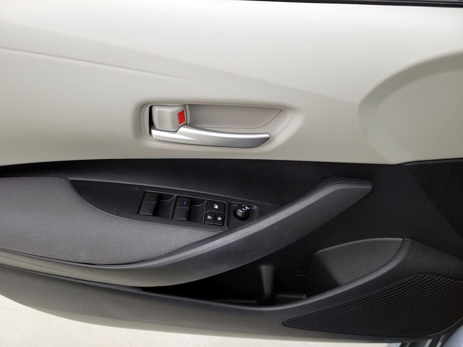 2020 Toyota Corolla LE - Photo 13