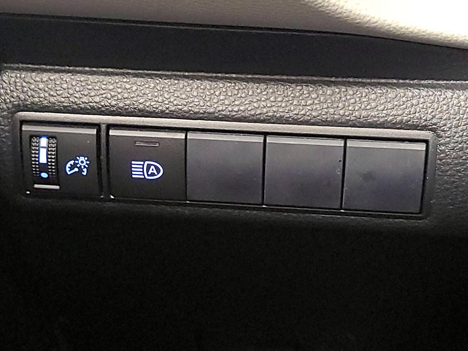 2020 Toyota Corolla LE - Photo 14