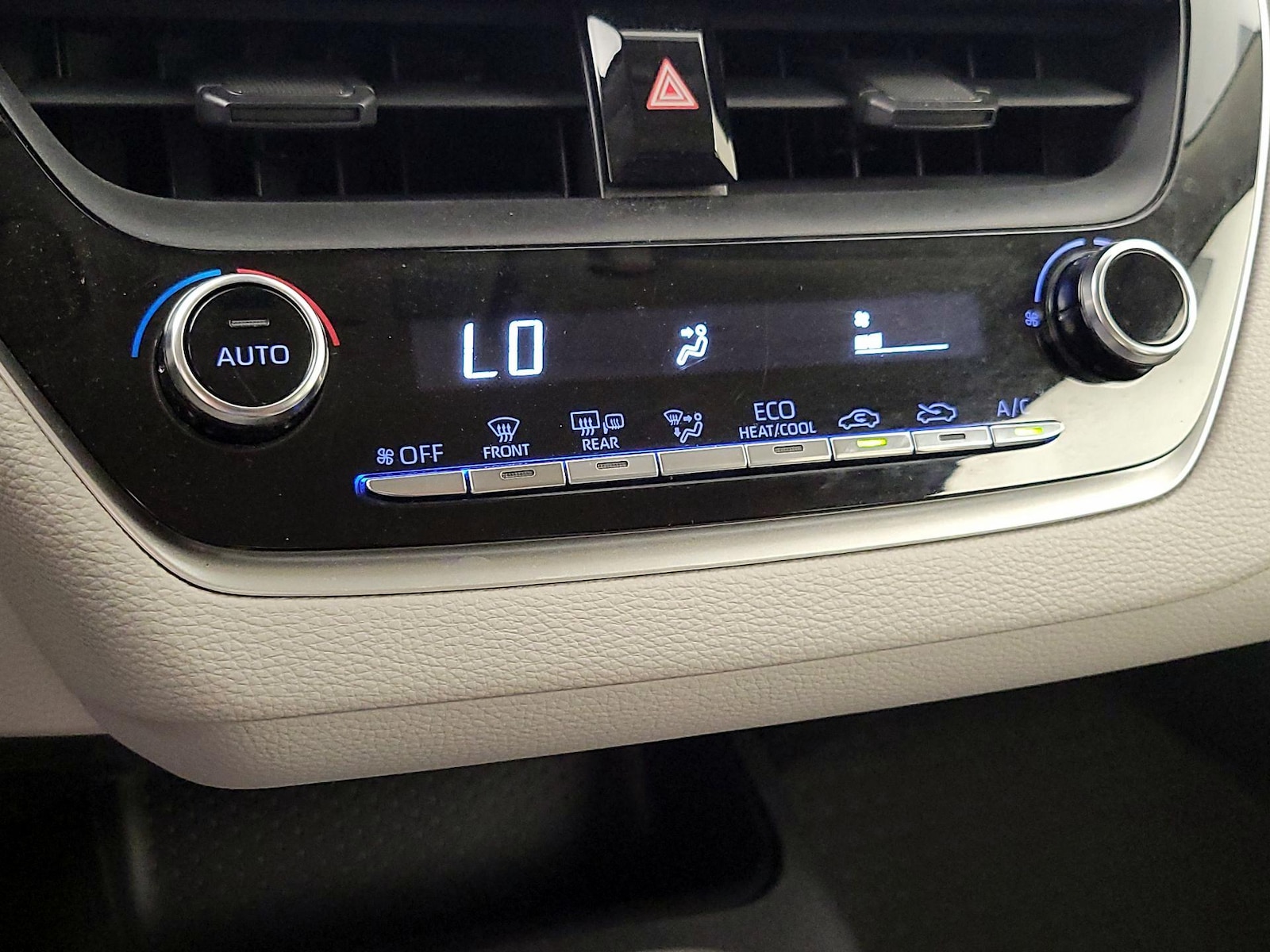 2020 Toyota Corolla LE - Photo 17