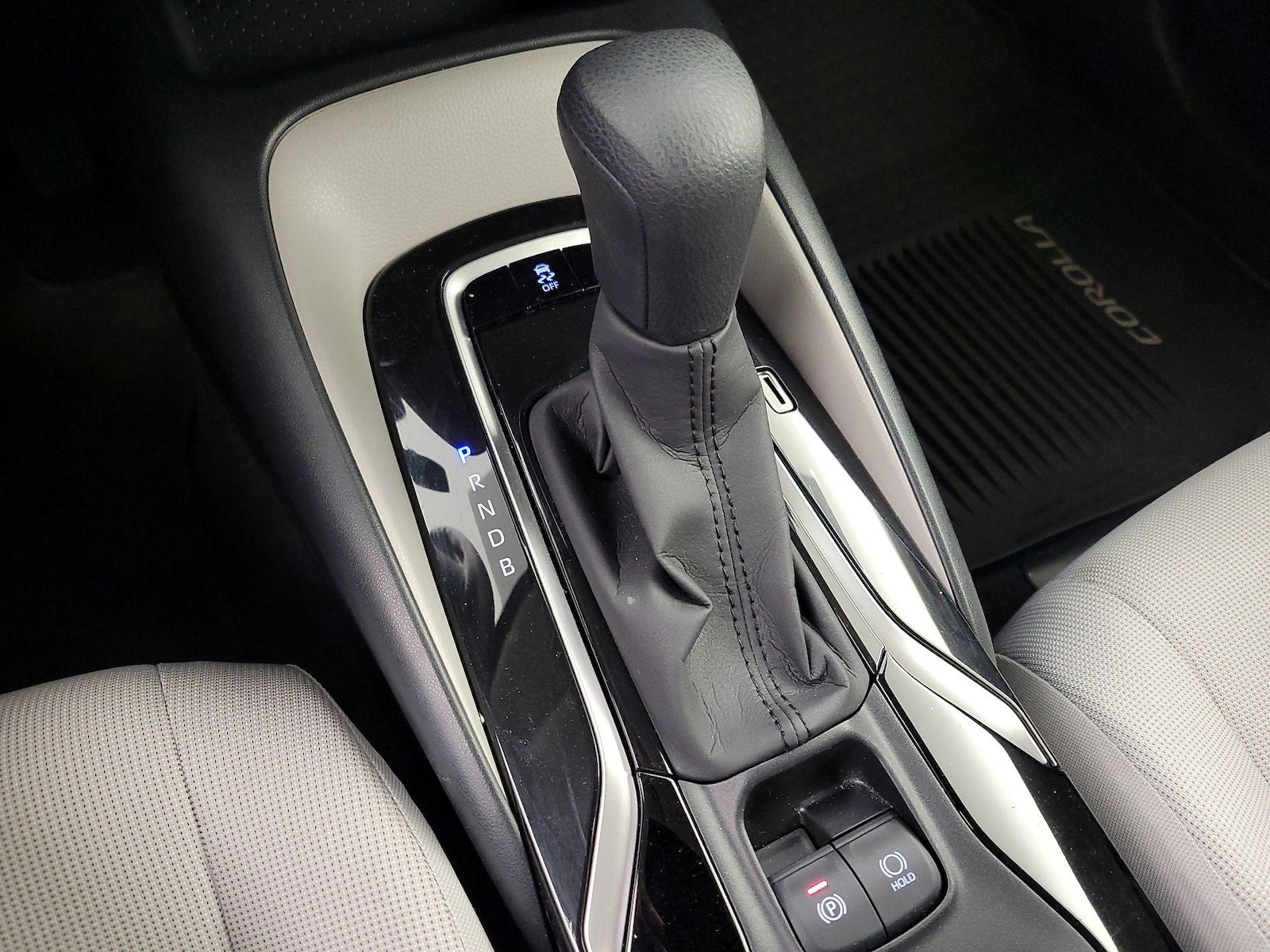 2020 Toyota Corolla LE - Photo 18