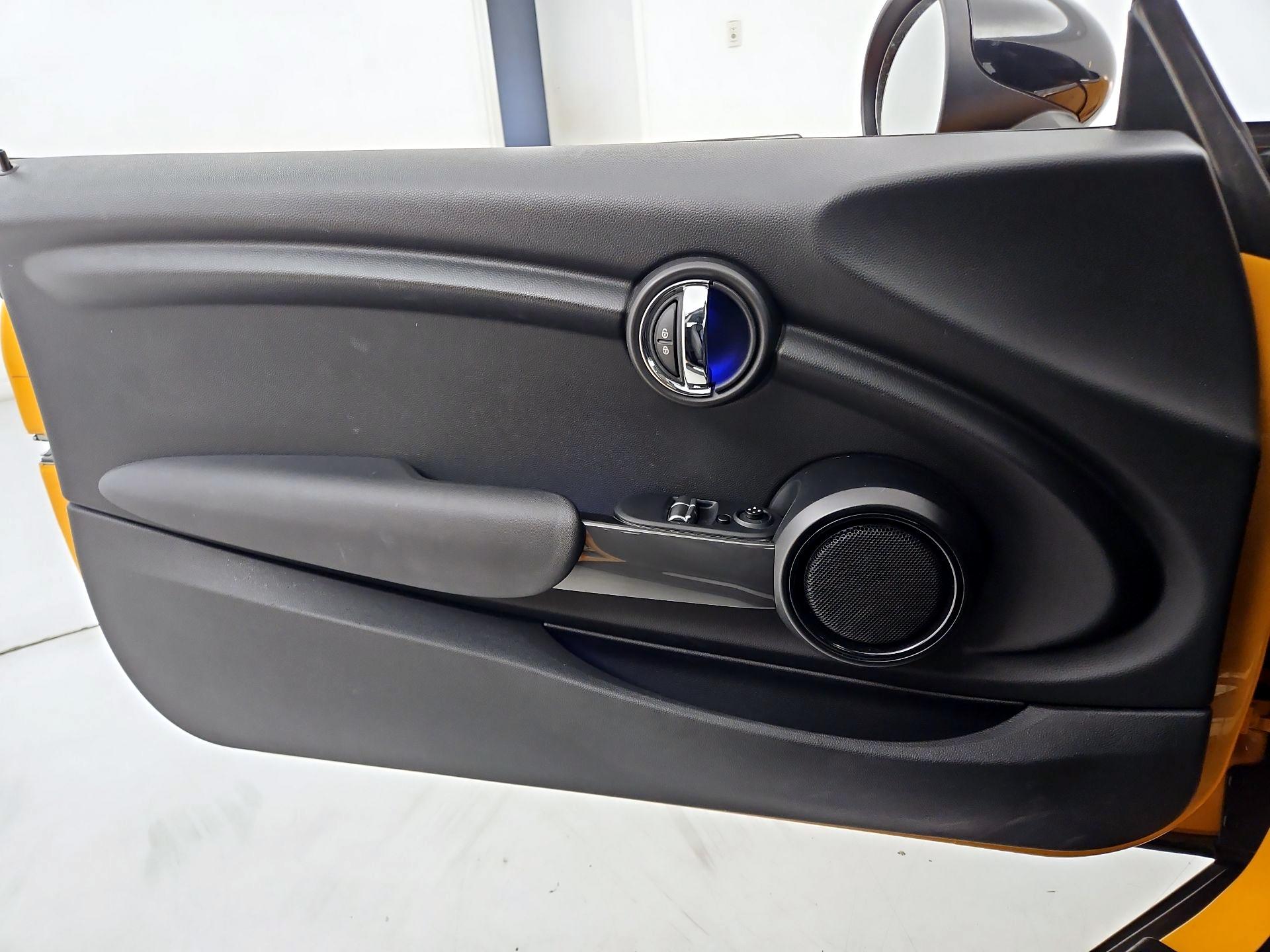 Thumbnail: 2015 MINI Cooper Hardtop - 12