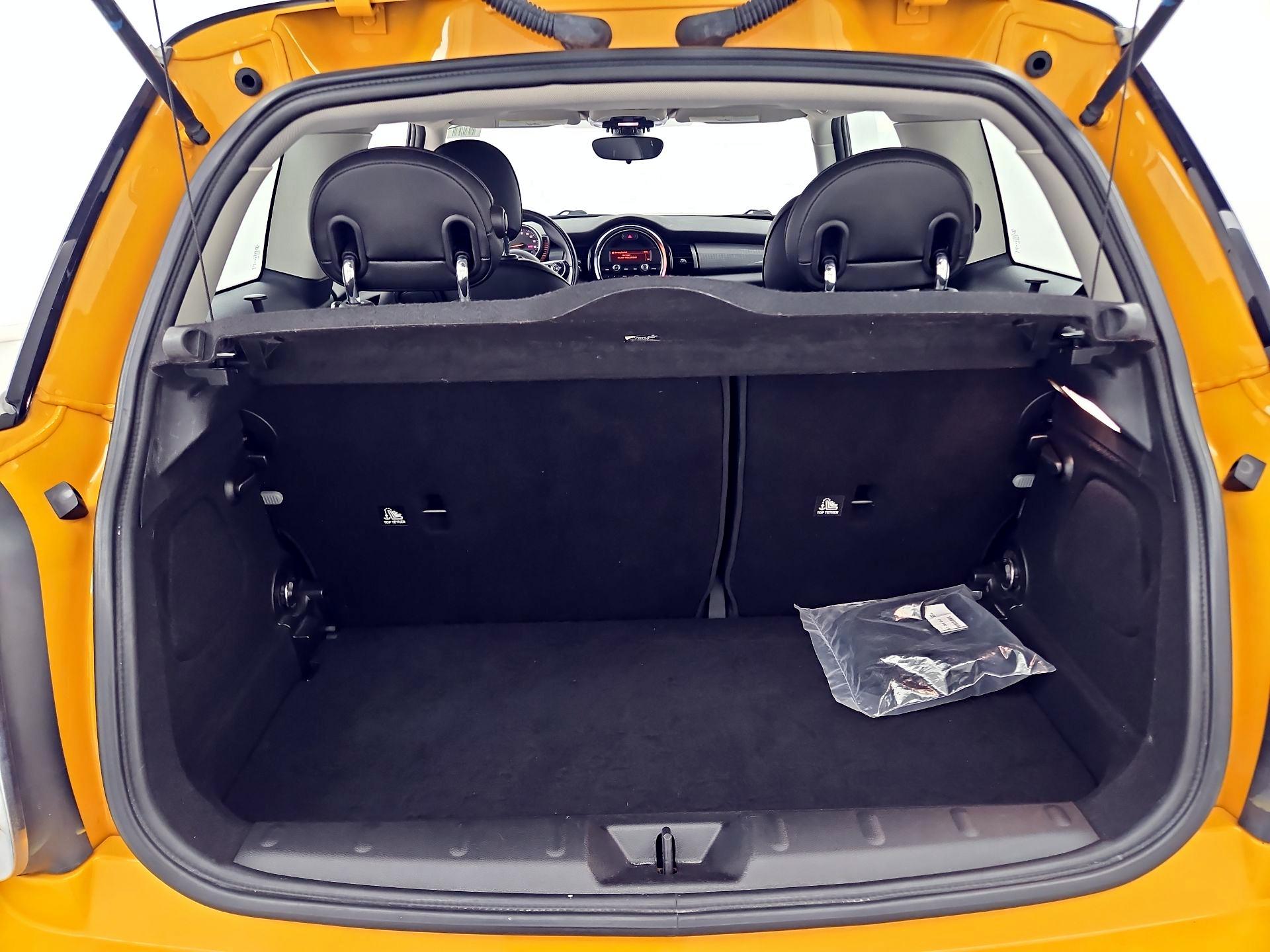 Thumbnail: 2015 MINI Cooper Hardtop - 17
