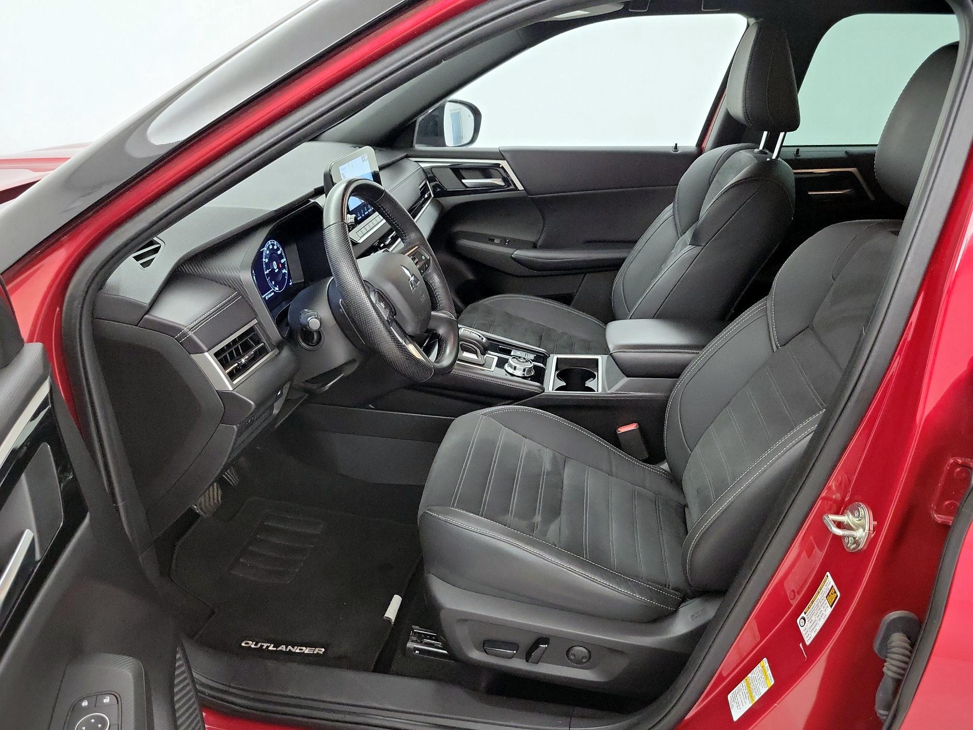 Thumbnail: 2023 Mitsubishi Outlander - 11