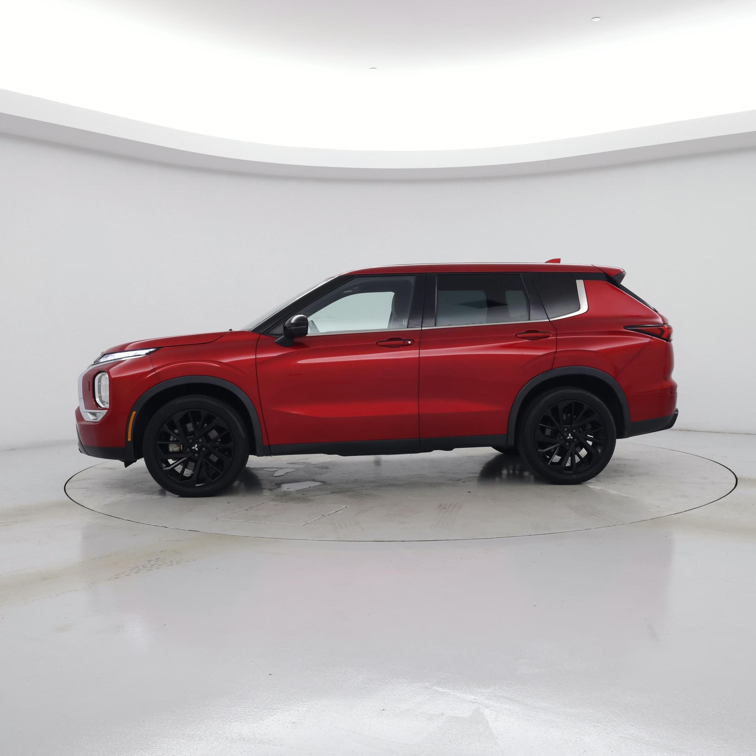 Thumbnail: 2023 Mitsubishi Outlander - 3