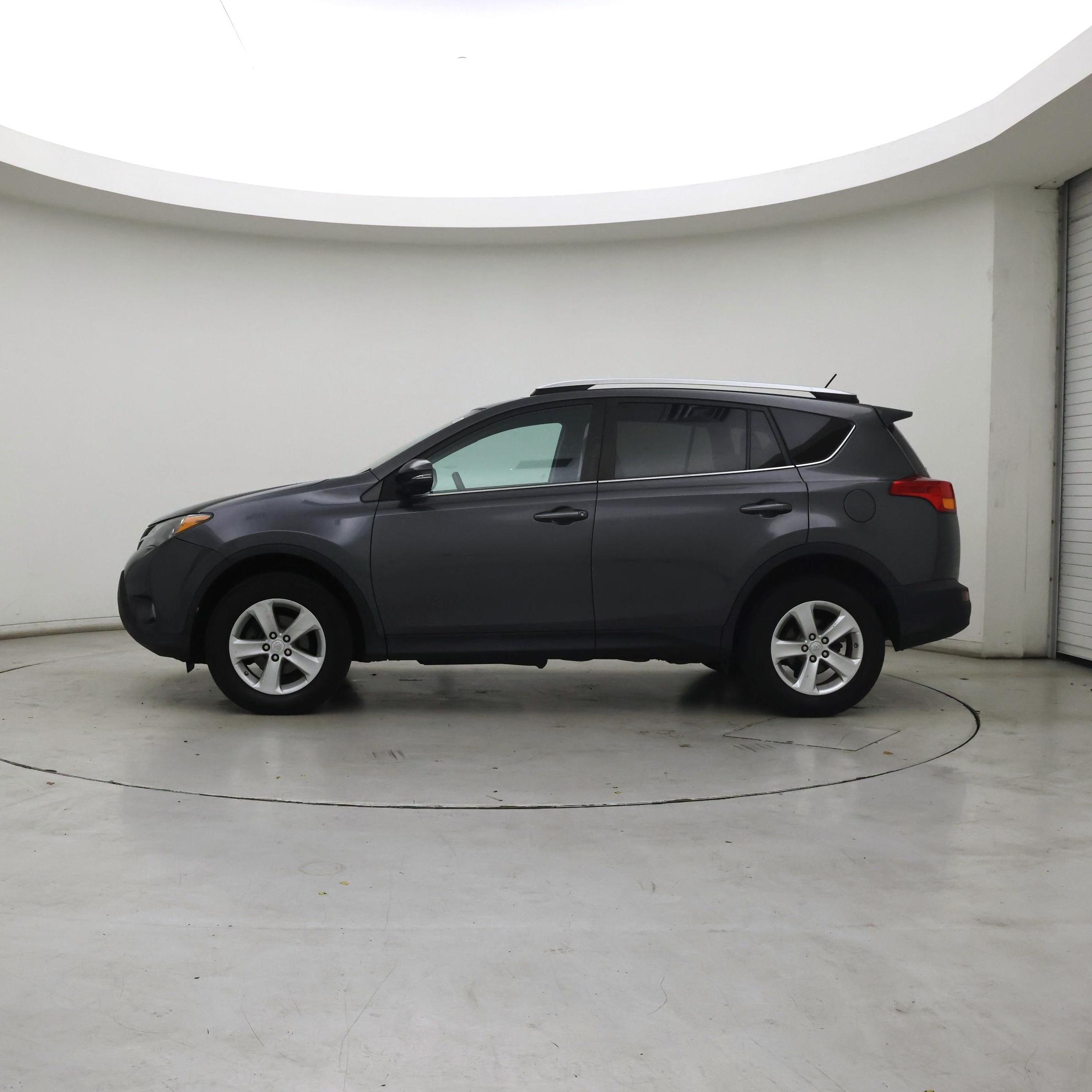 Thumbnail: 2014 Toyota RAV4 - 3