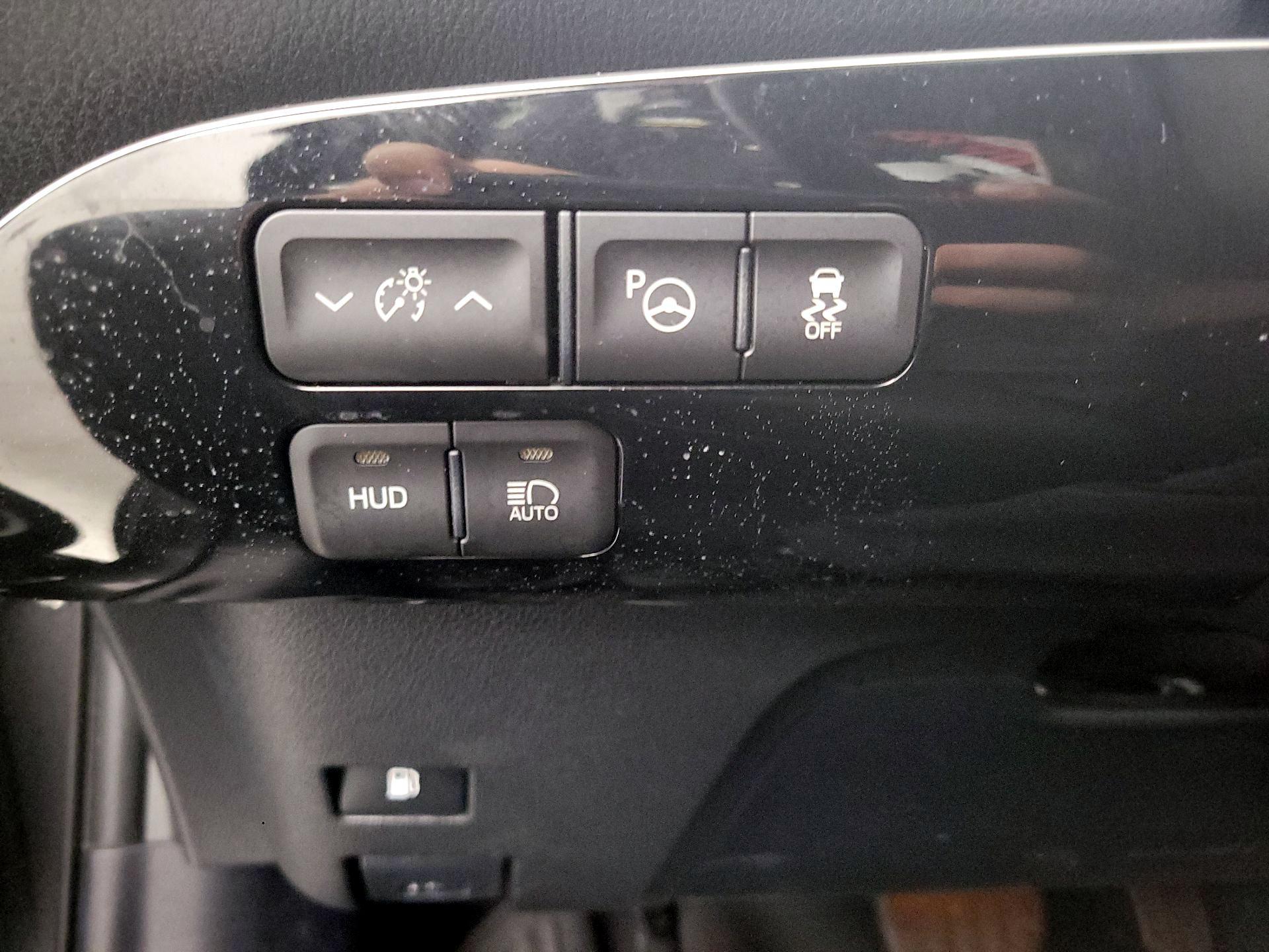 Thumbnail: 2017 Toyota Prius - 13