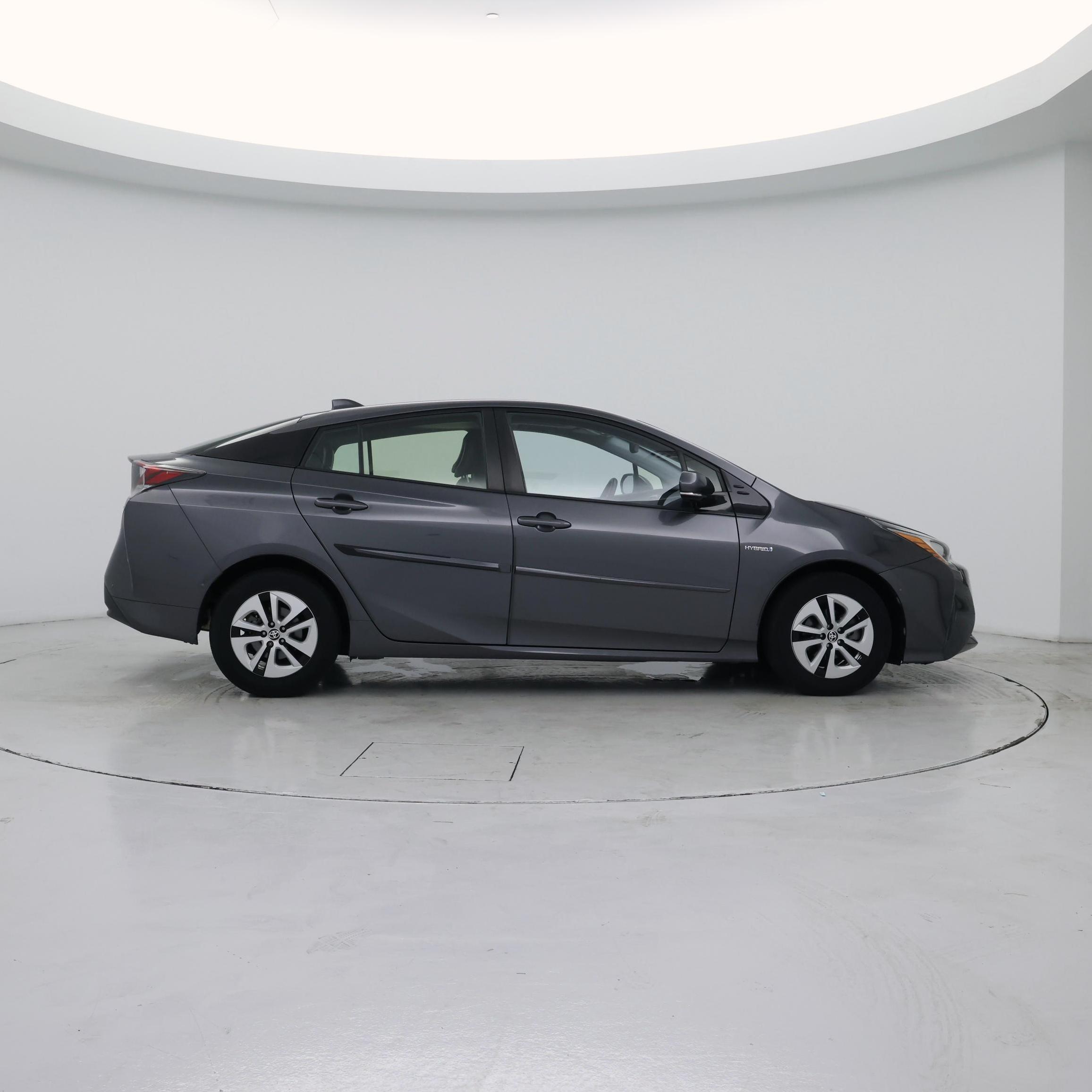Thumbnail: 2017 Toyota Prius - 7