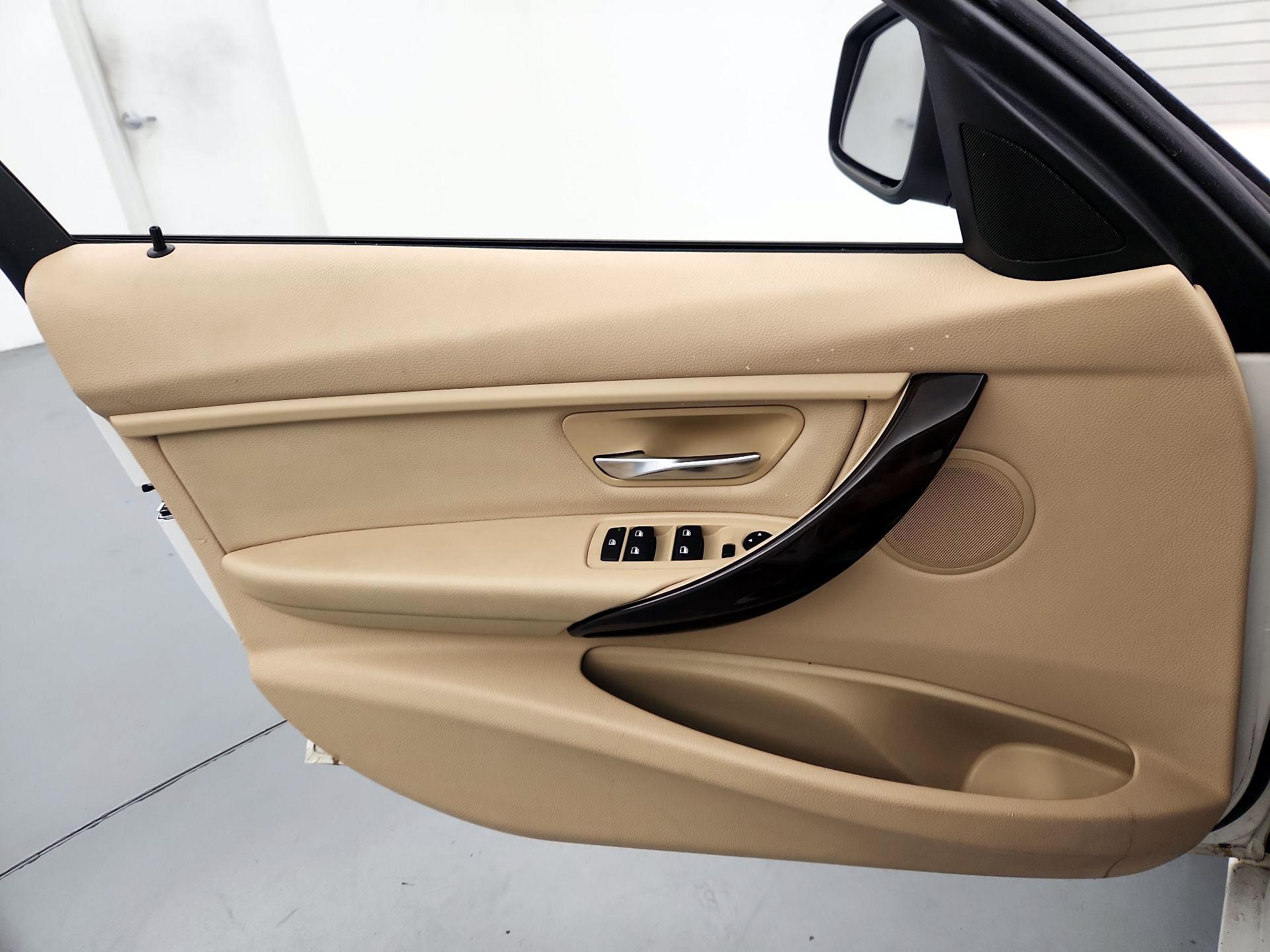 Thumbnail: 2015 BMW 3 Series - 12