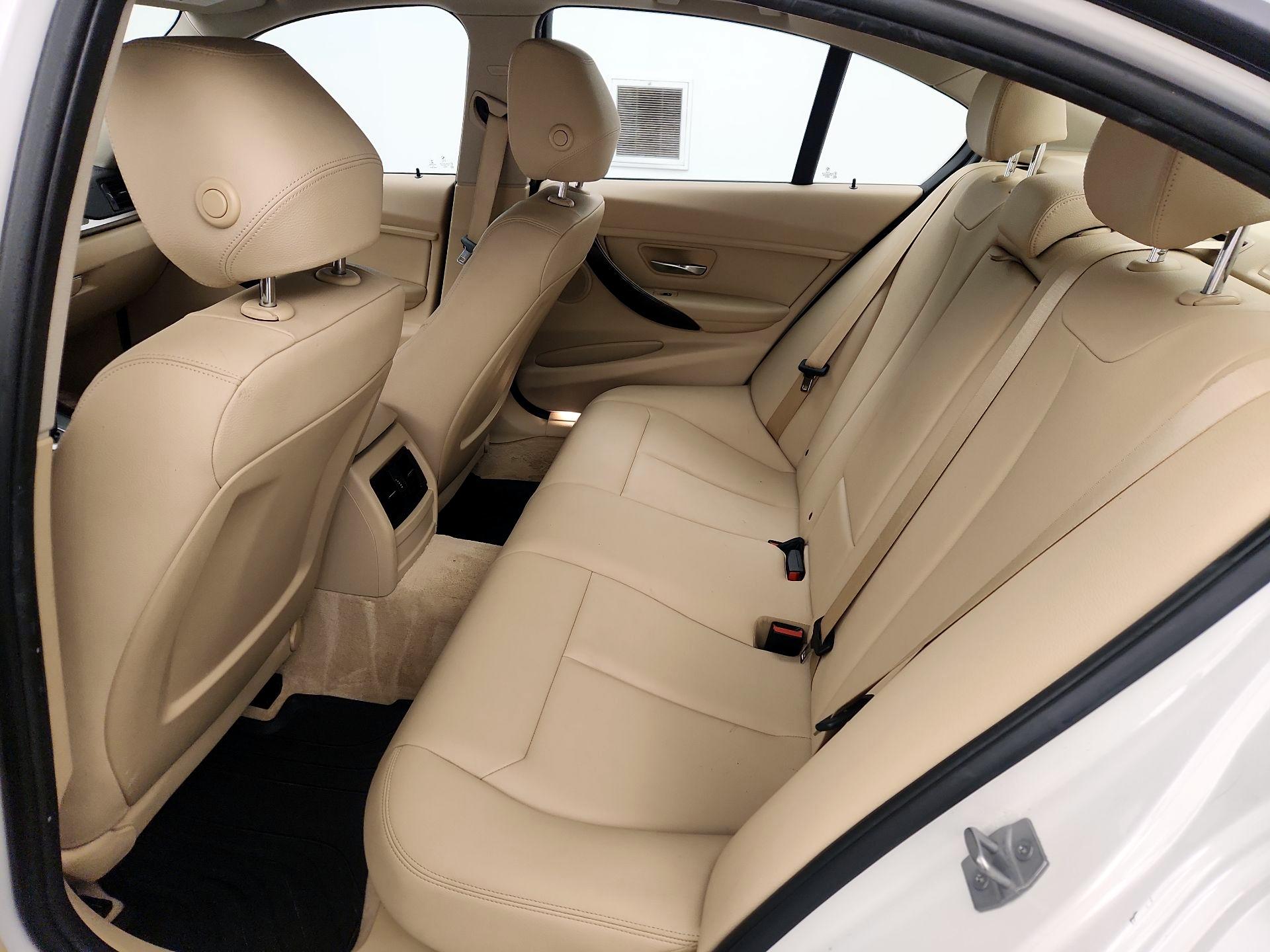 Thumbnail: 2015 BMW 3 Series - 18