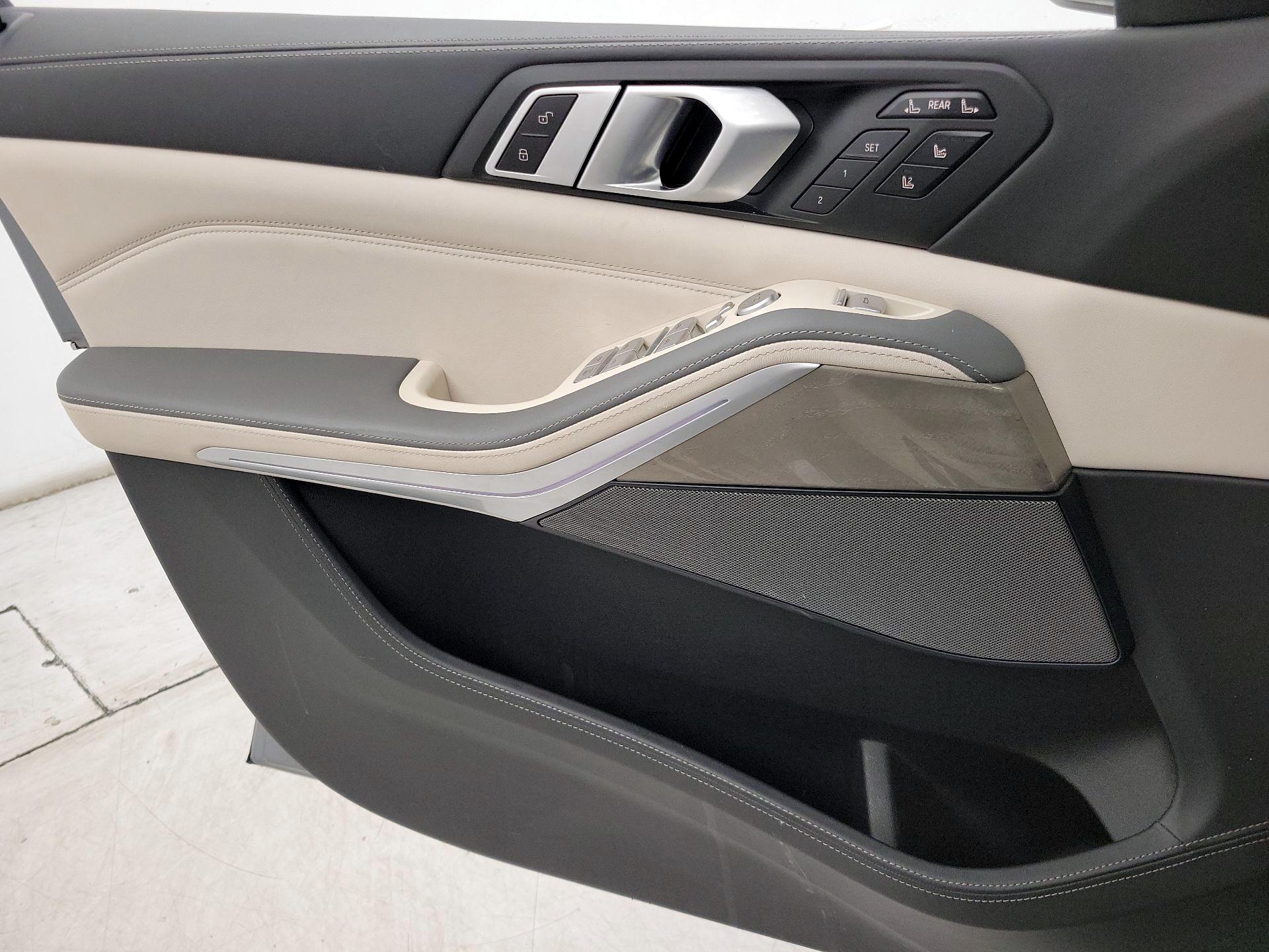 Thumbnail: 2025 BMW X7 - 12