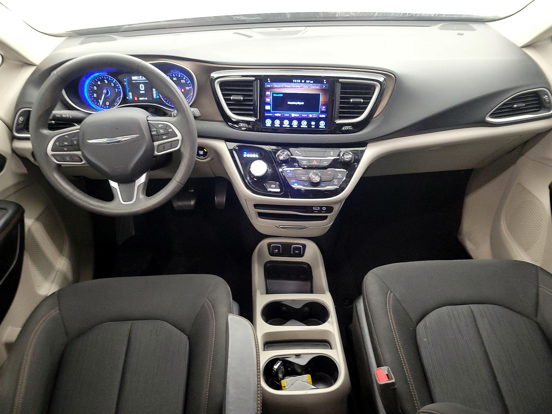 Thumbnail: 2017 Chrysler Pacifica - 9