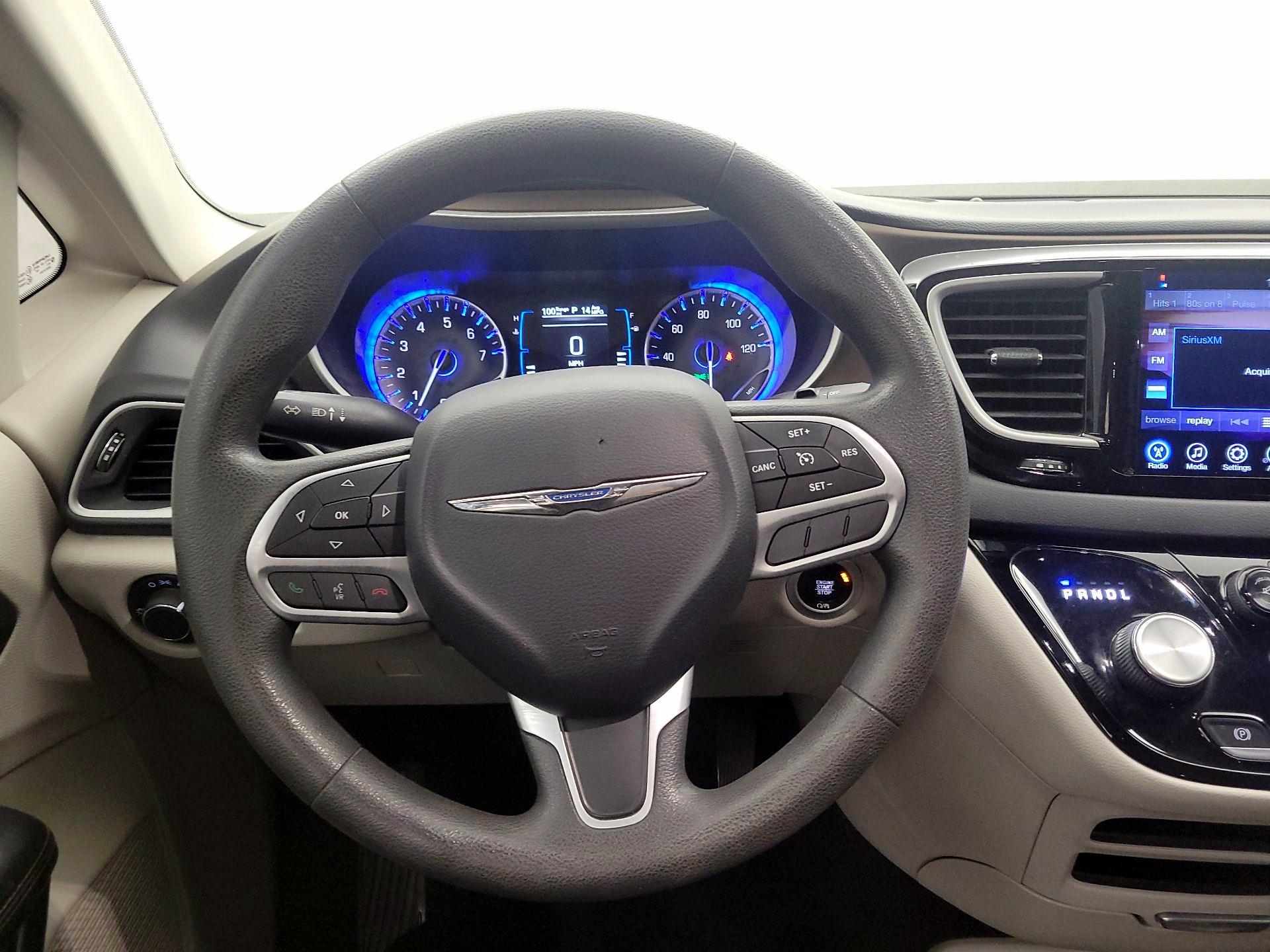 Thumbnail: 2017 Chrysler Pacifica - 10