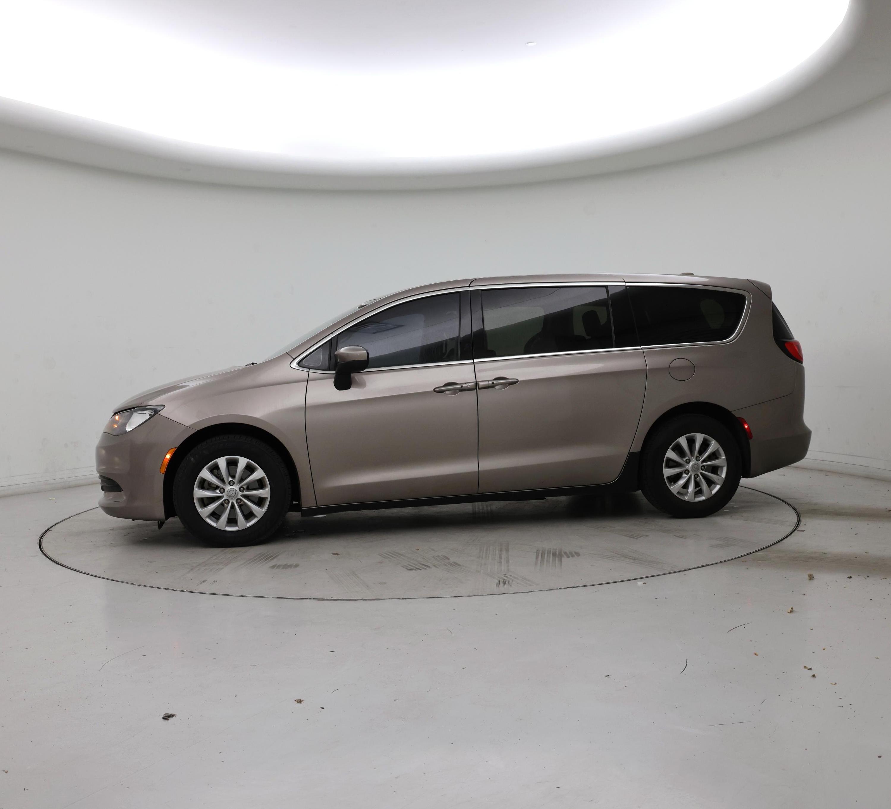 Thumbnail: 2017 Chrysler Pacifica - 3