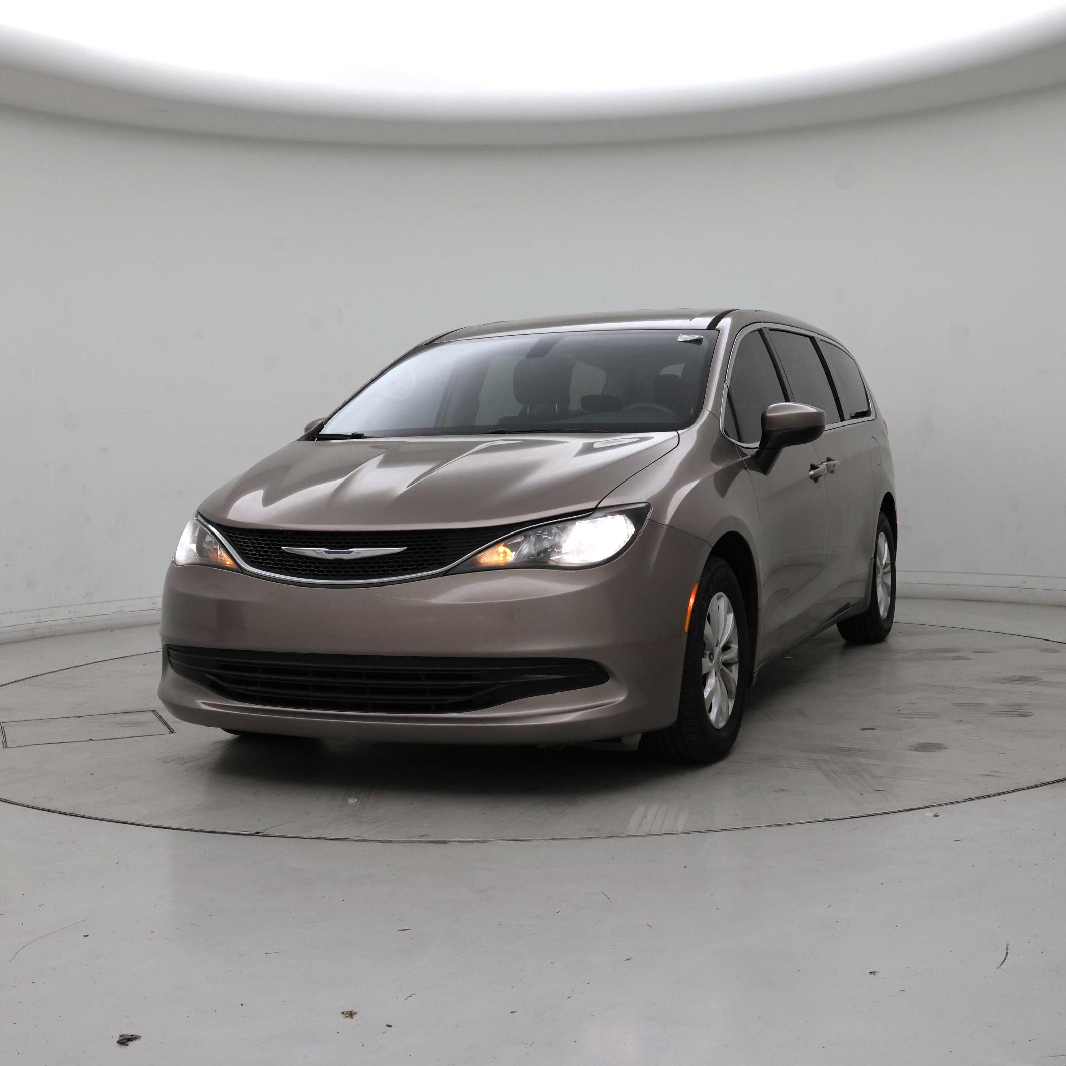 Thumbnail: 2017 Chrysler Pacifica - 4