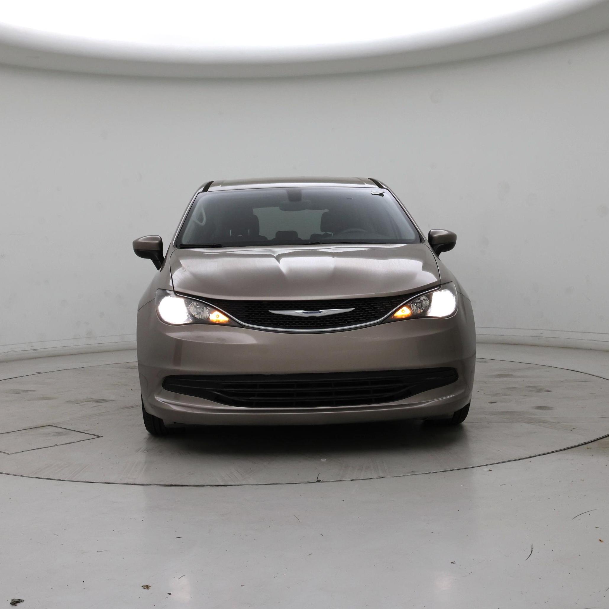 Thumbnail: 2017 Chrysler Pacifica - 5