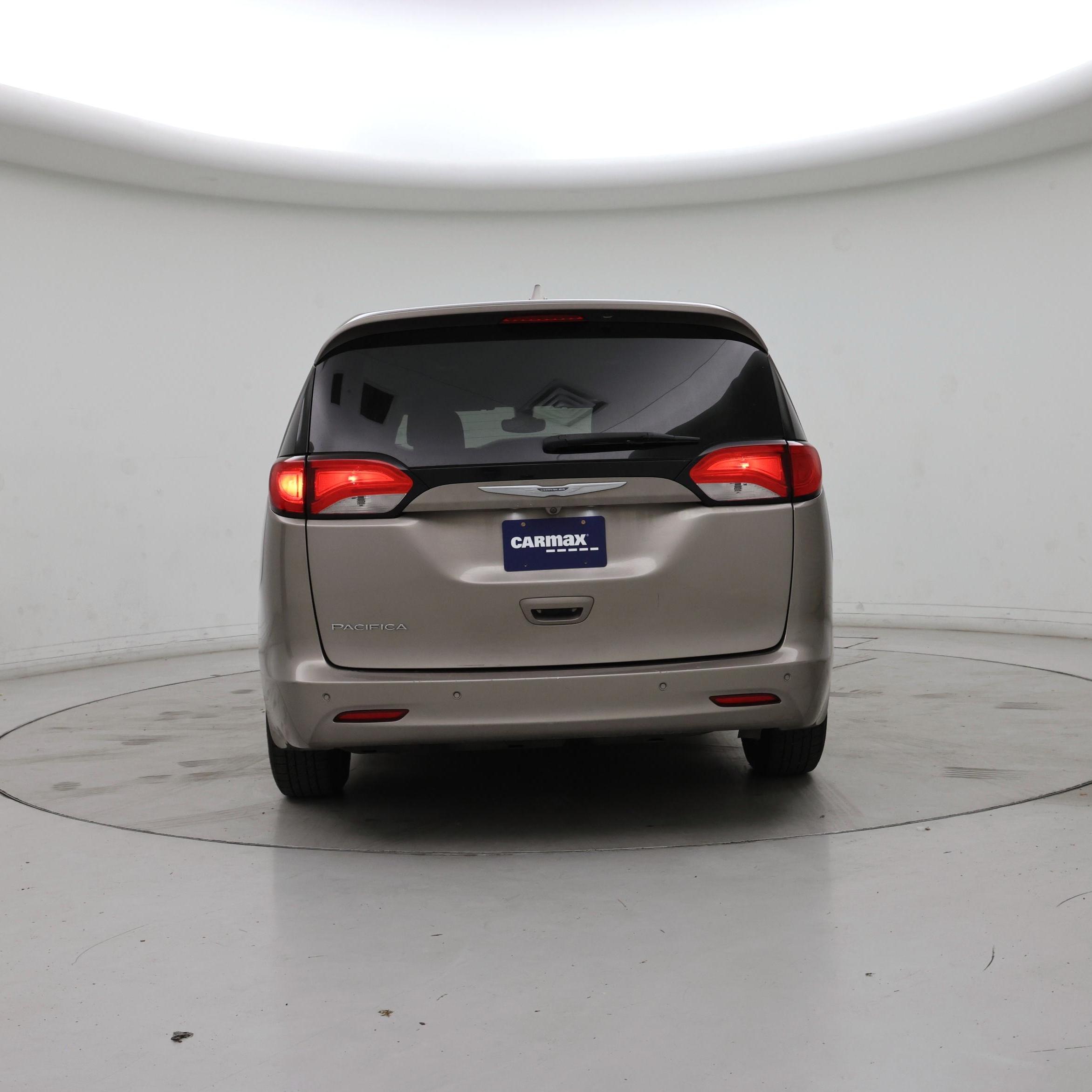 Thumbnail: 2017 Chrysler Pacifica - 6