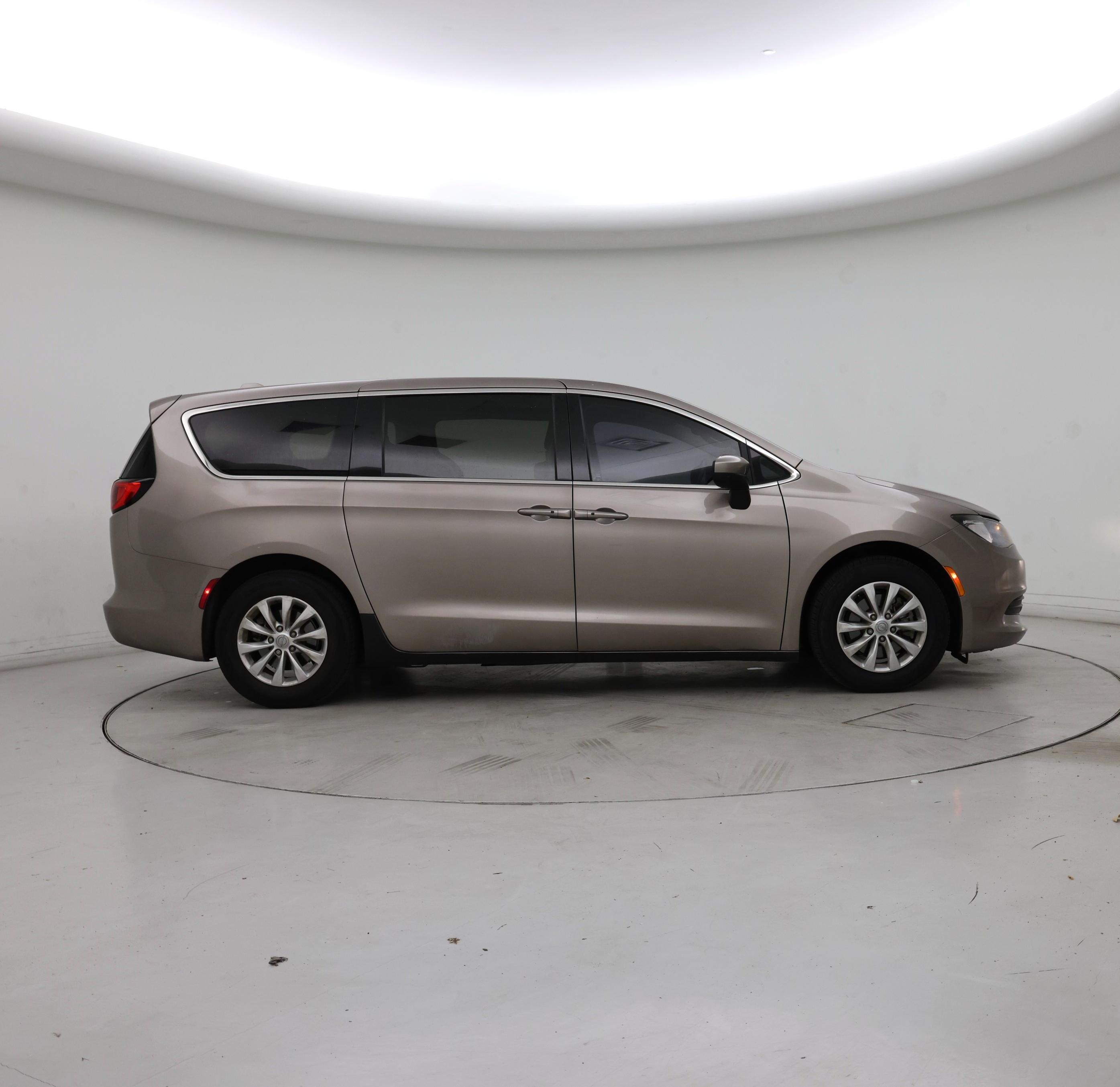 Thumbnail: 2017 Chrysler Pacifica - 7