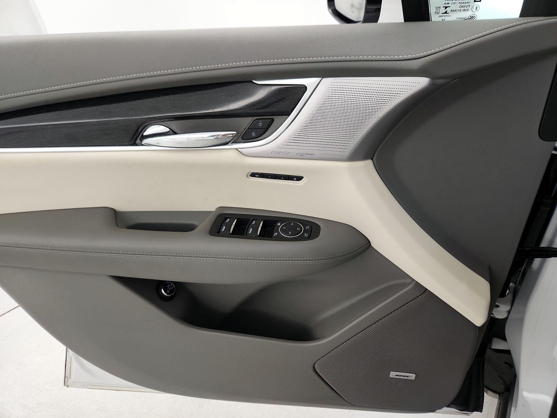 Thumbnail: 2021 Cadillac XT6 - 12