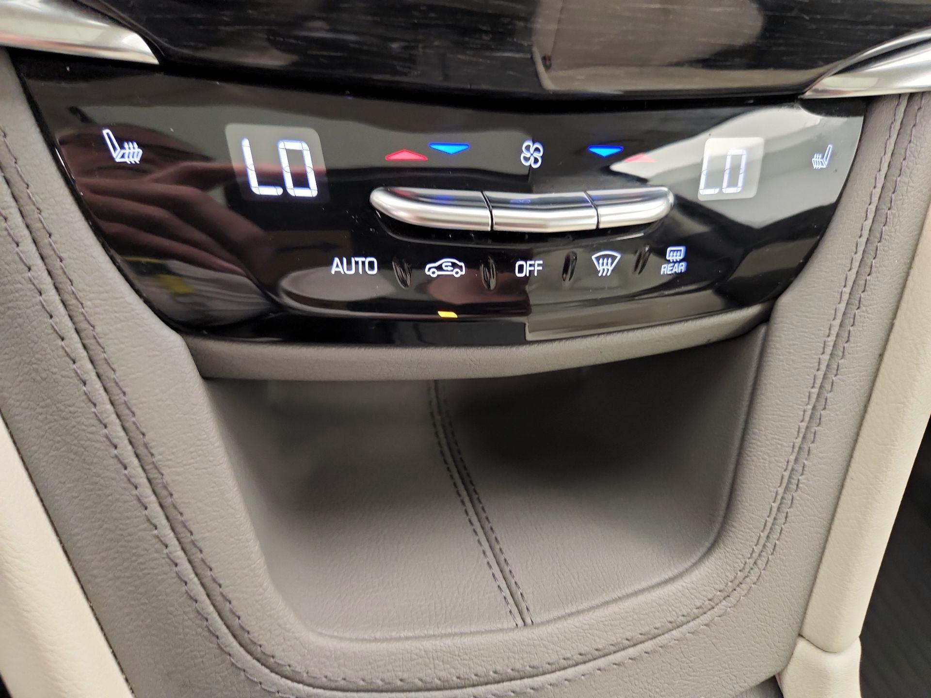 Thumbnail: 2021 Cadillac XT6 - 17