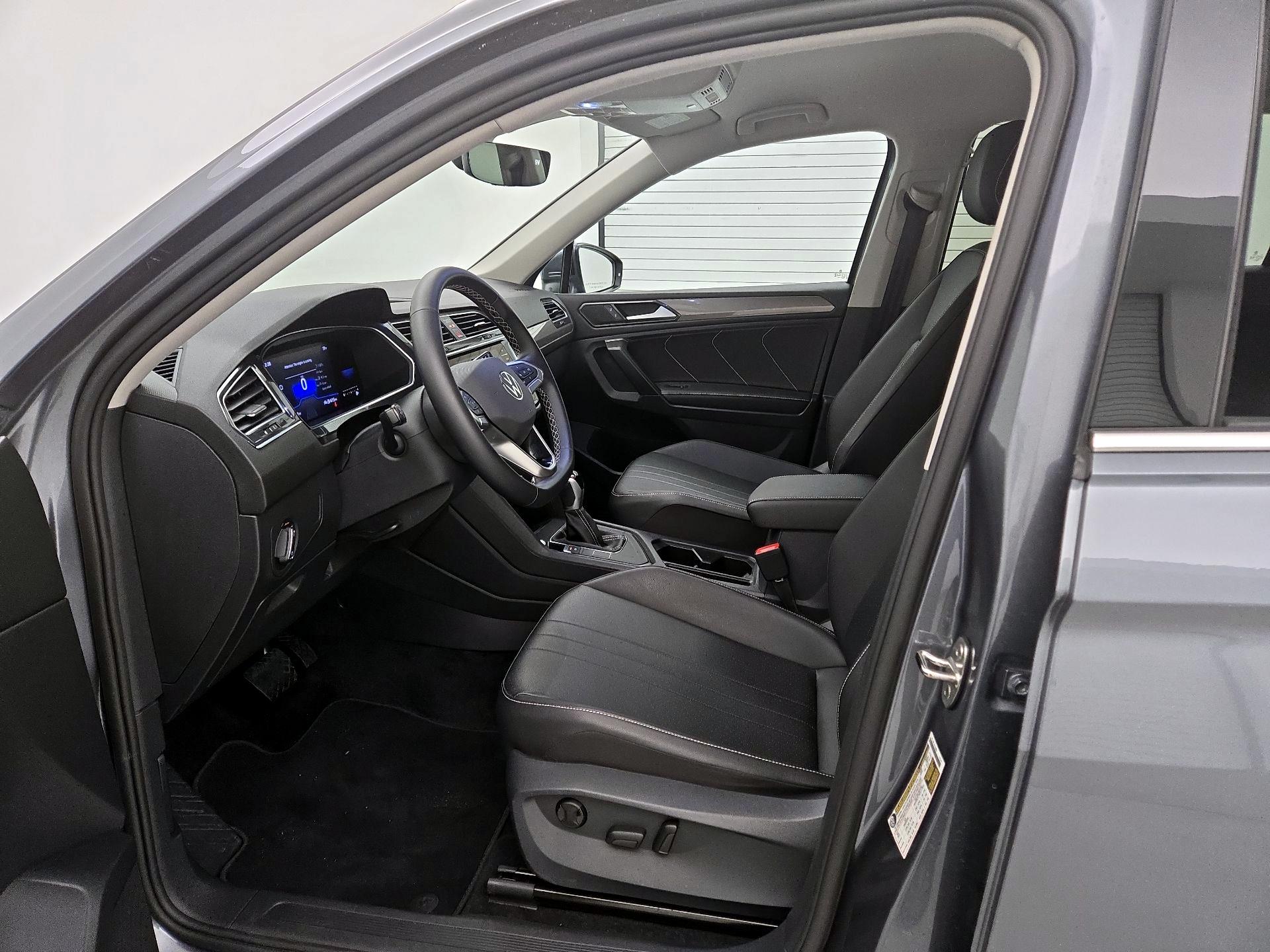 Thumbnail: 2023 Volkswagen Tiguan - 11