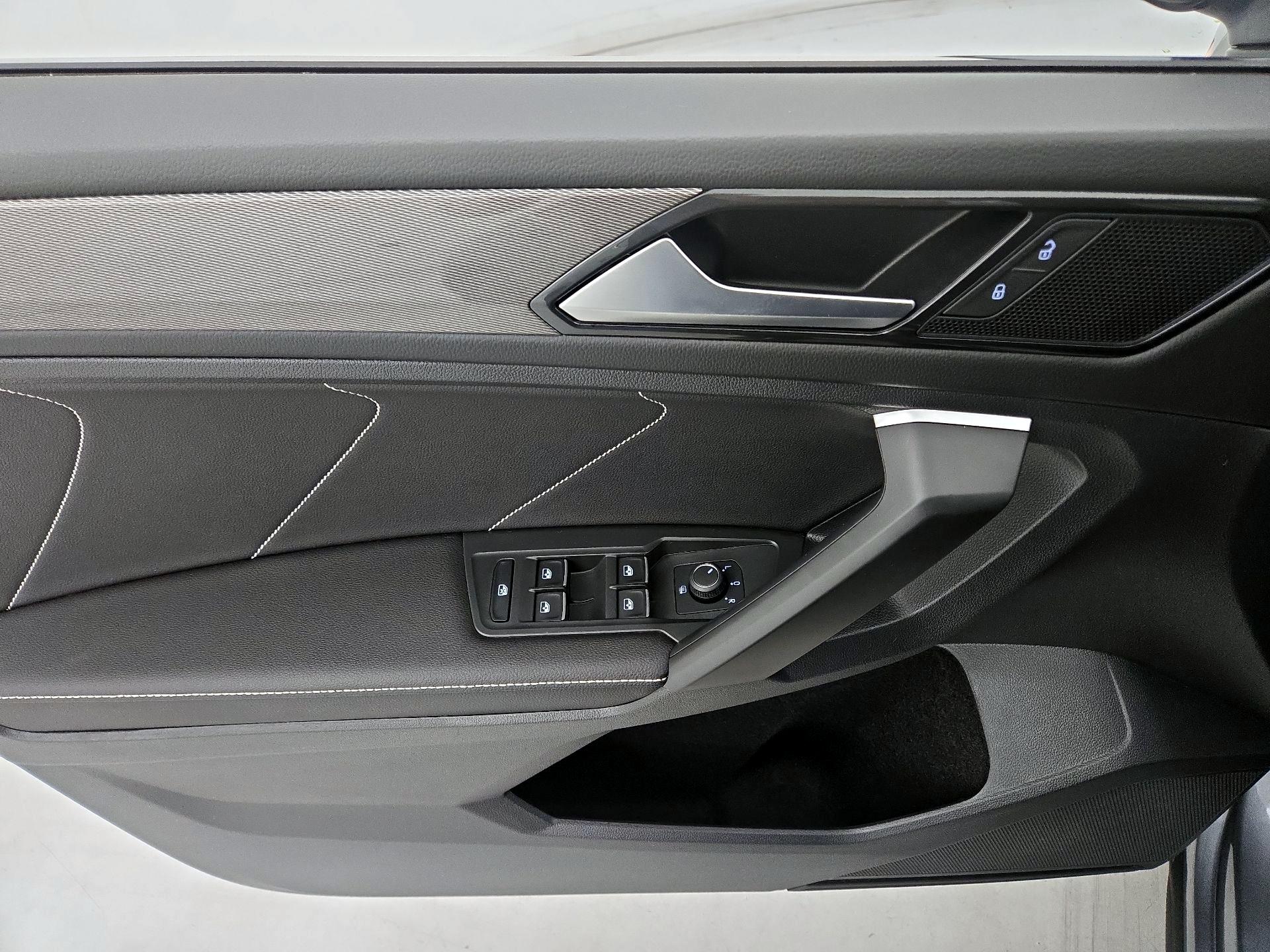 Thumbnail: 2023 Volkswagen Tiguan - 12