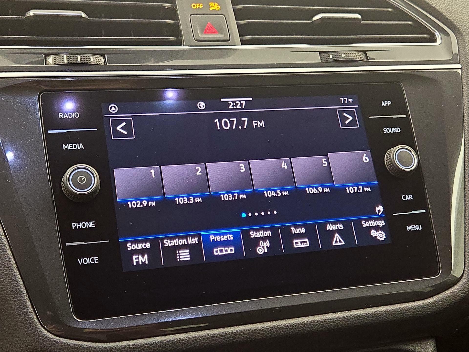 Thumbnail: 2023 Volkswagen Tiguan - 15
