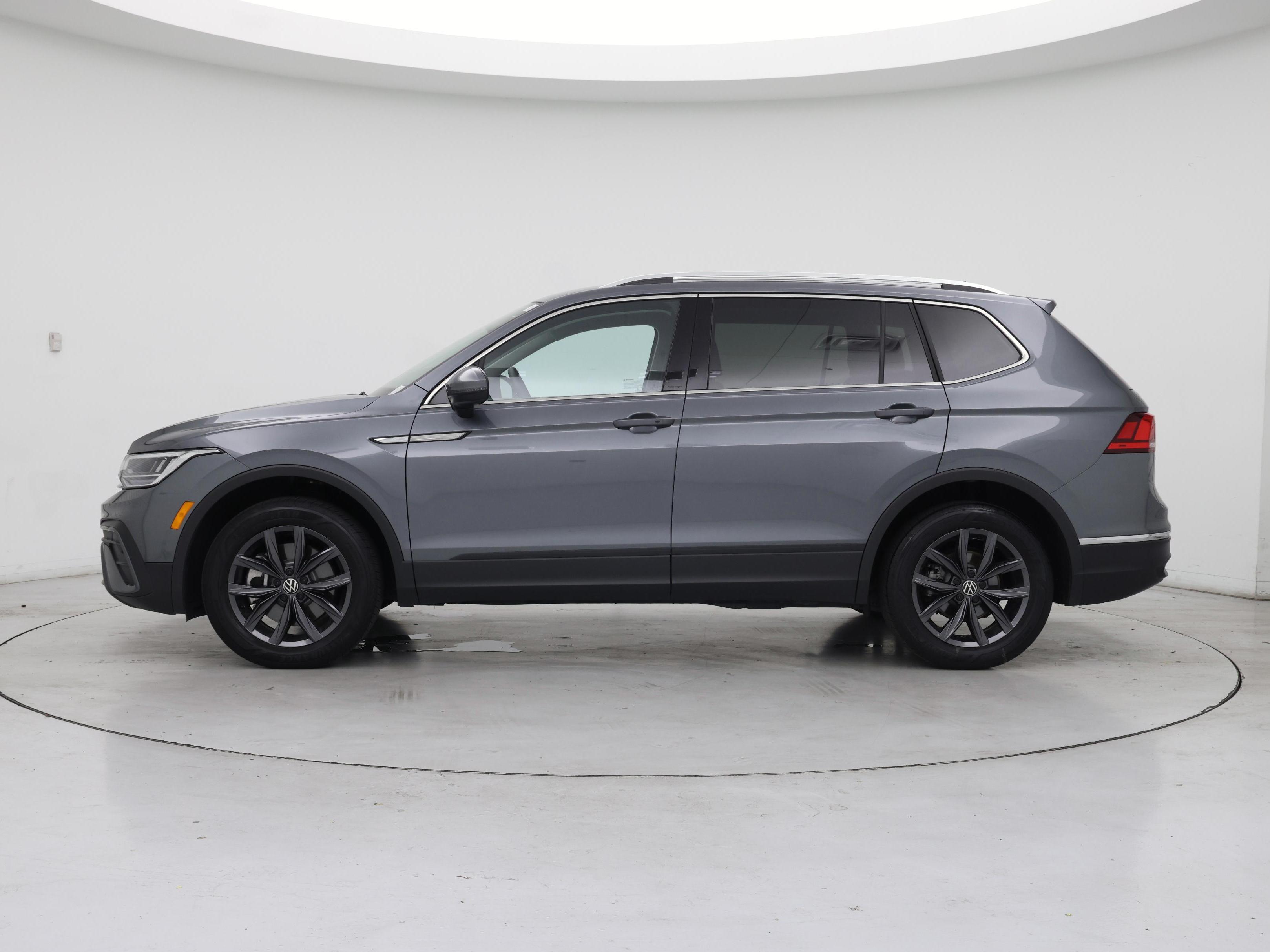 Thumbnail: 2023 Volkswagen Tiguan - 3