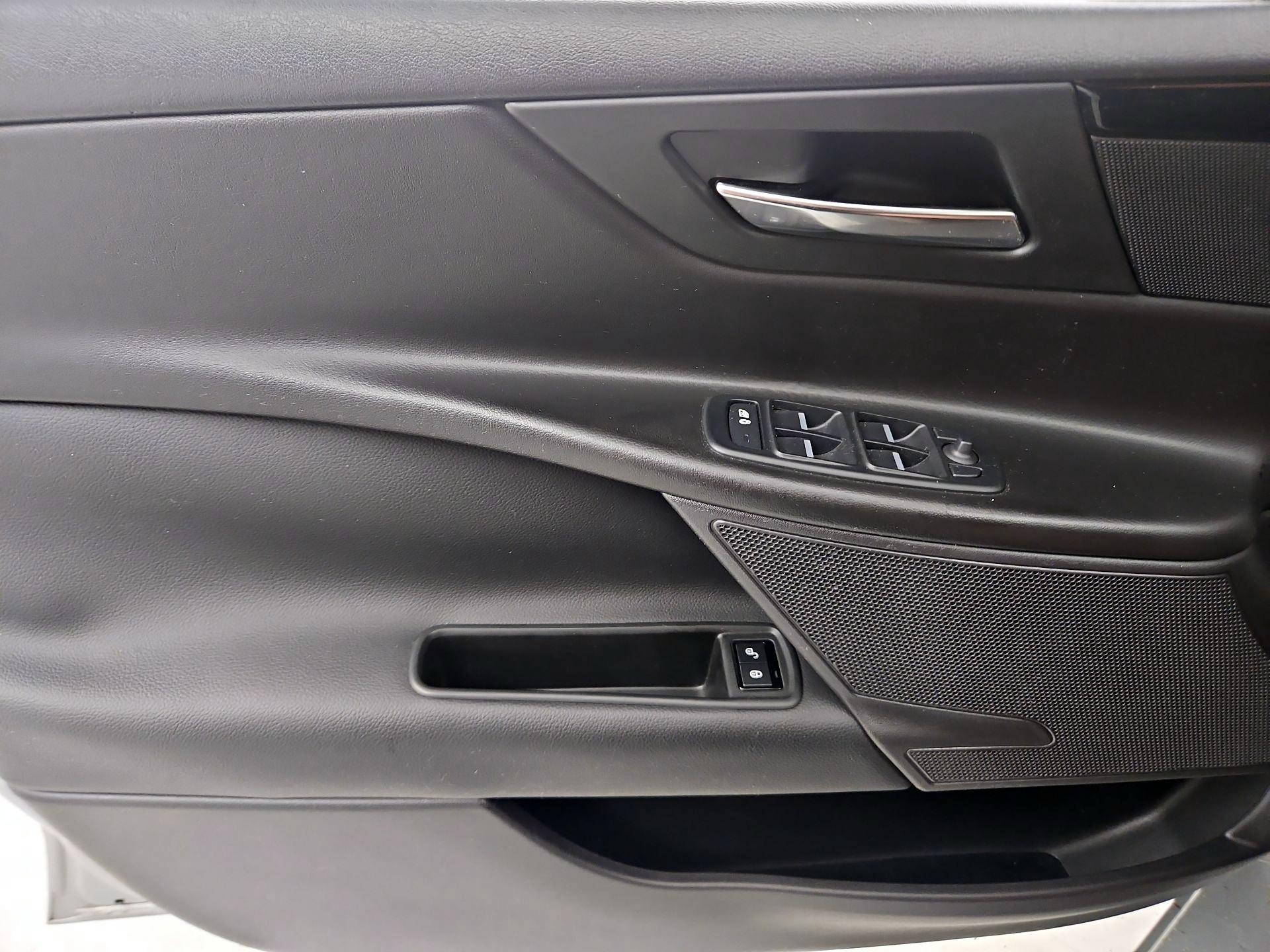 Thumbnail: 2019 Jaguar XE - 12