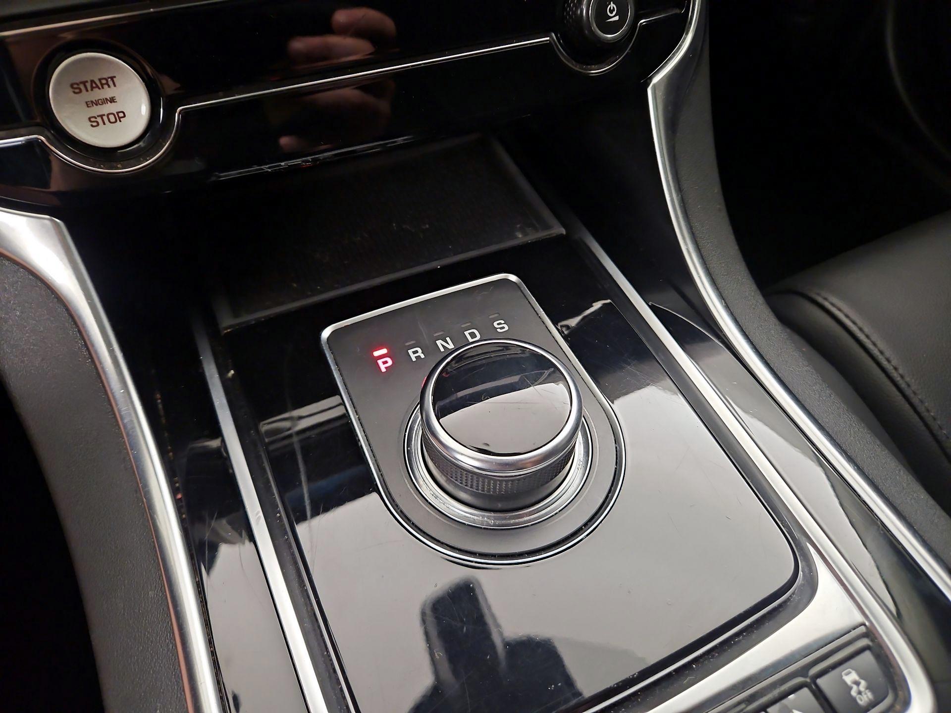 Thumbnail: 2019 Jaguar XE - 17