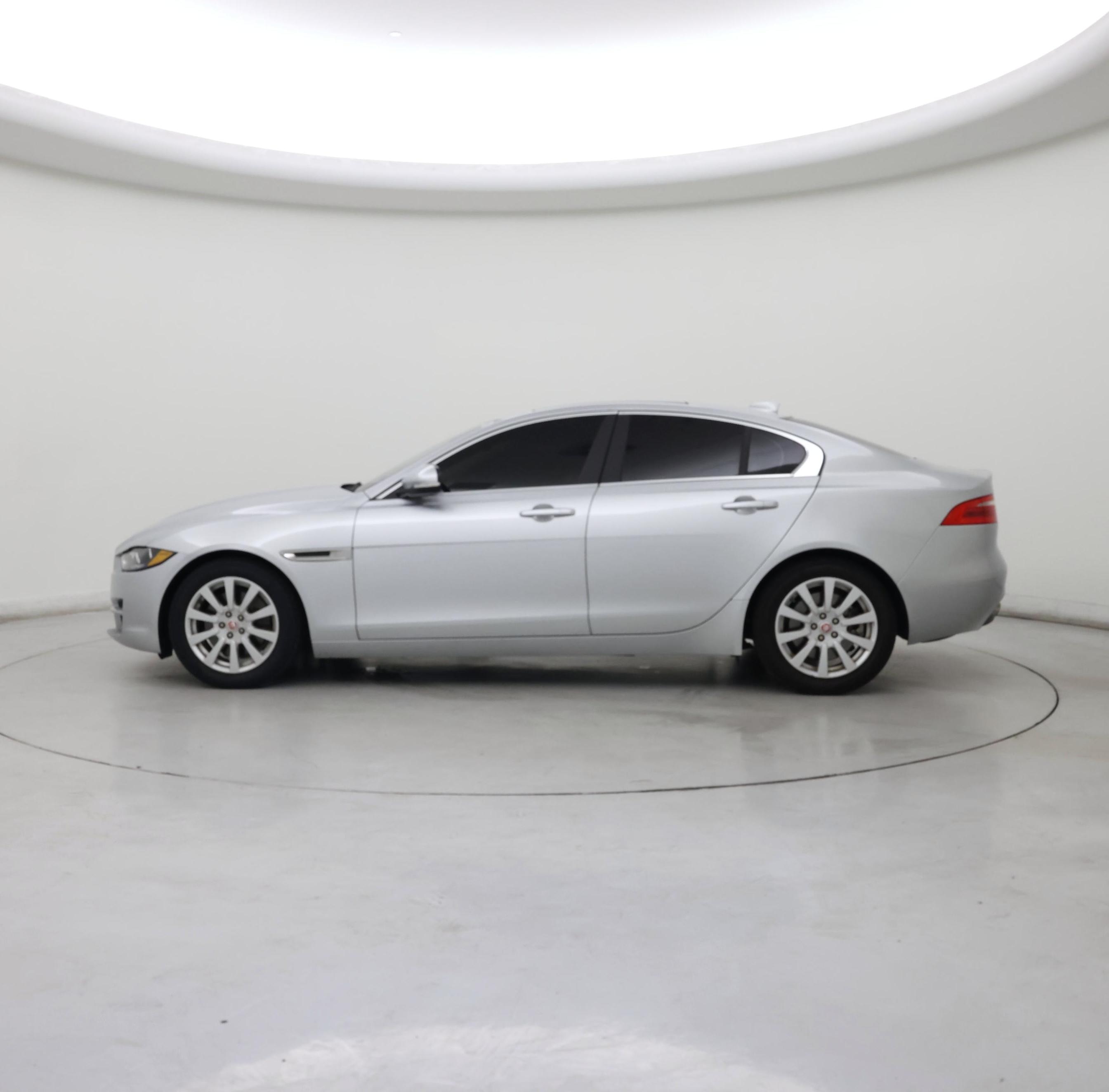 Thumbnail: 2019 Jaguar XE - 3