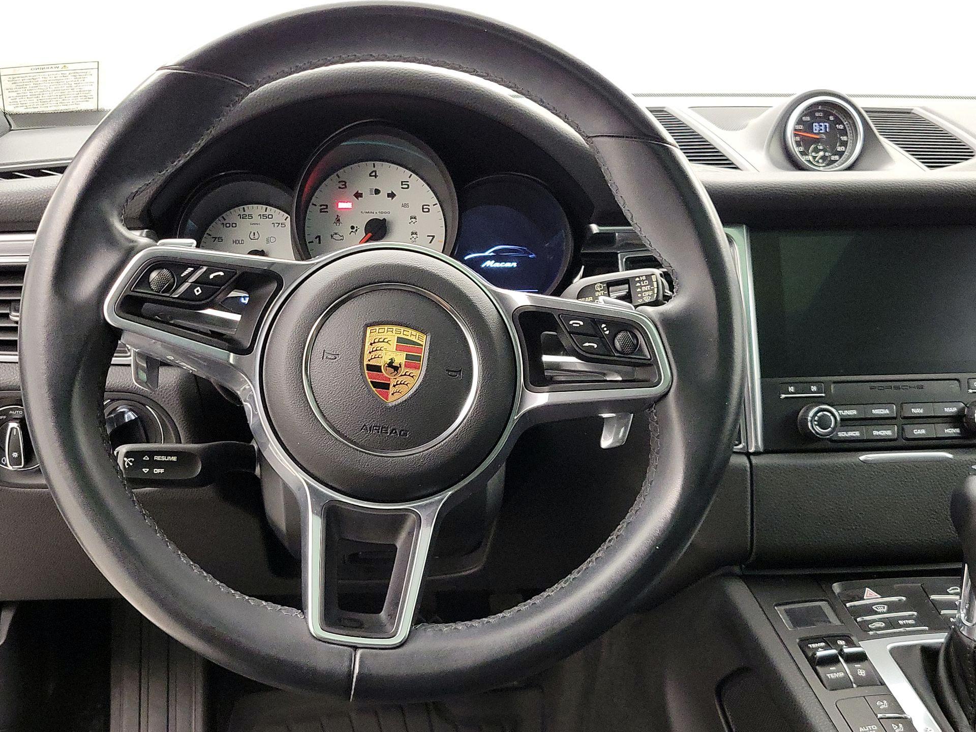 Thumbnail: 2018 Porsche Macan - 10