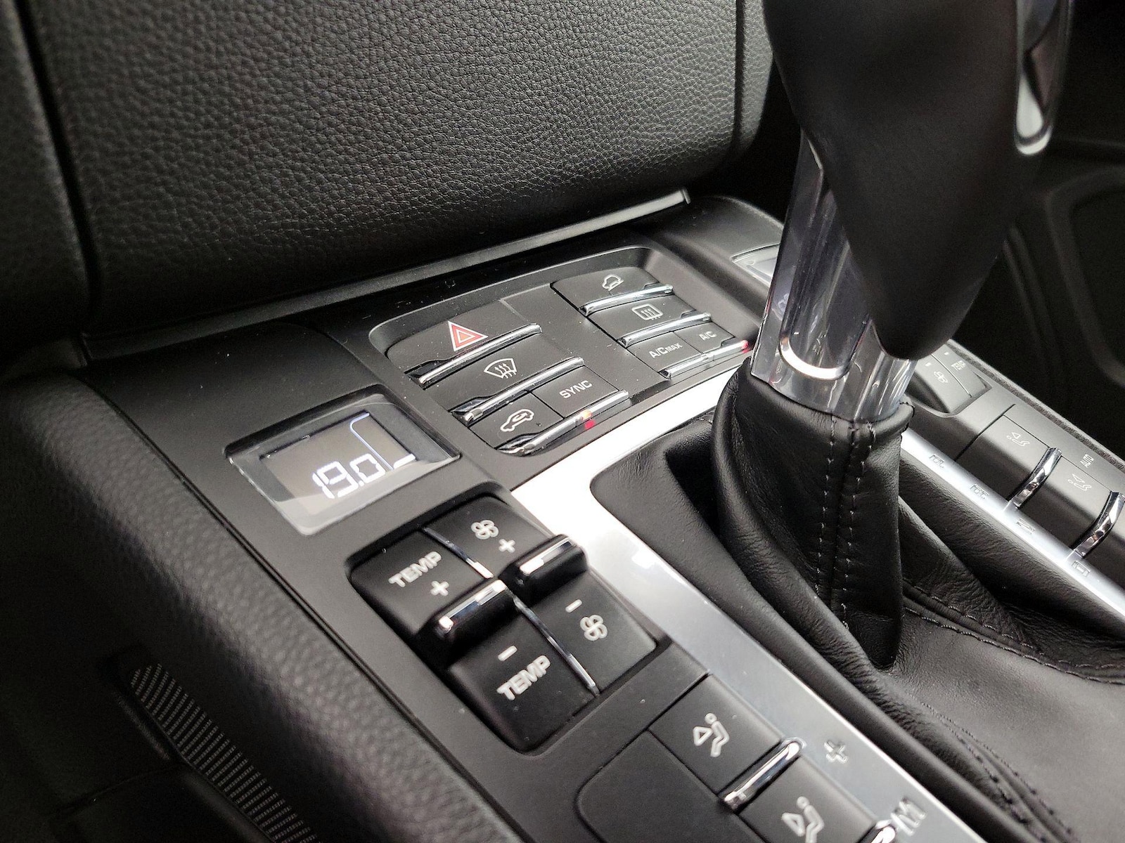 2018 Porsche Macan Sport Edition - Photo 17