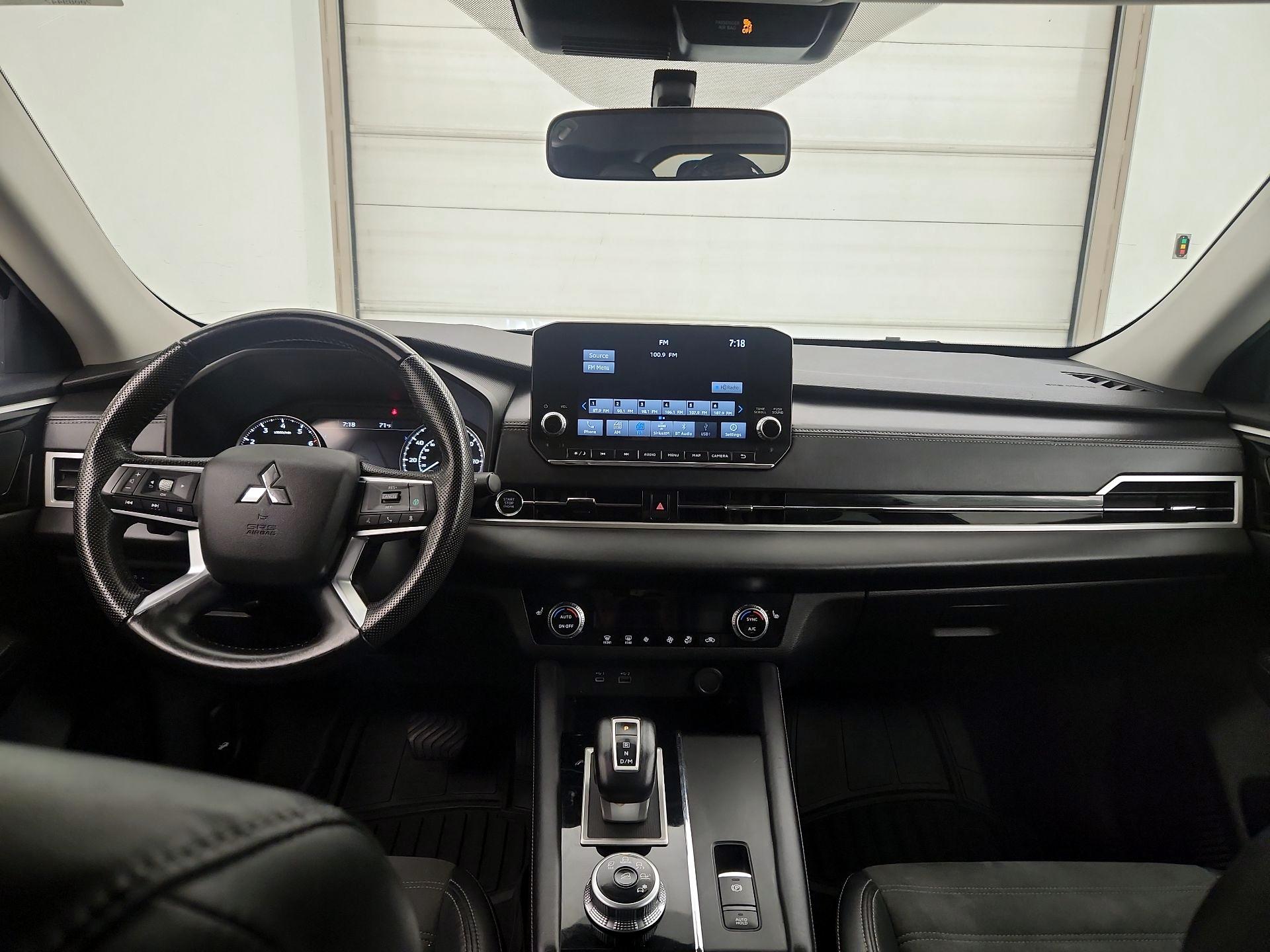 Thumbnail: 2023 Mitsubishi Outlander - 9