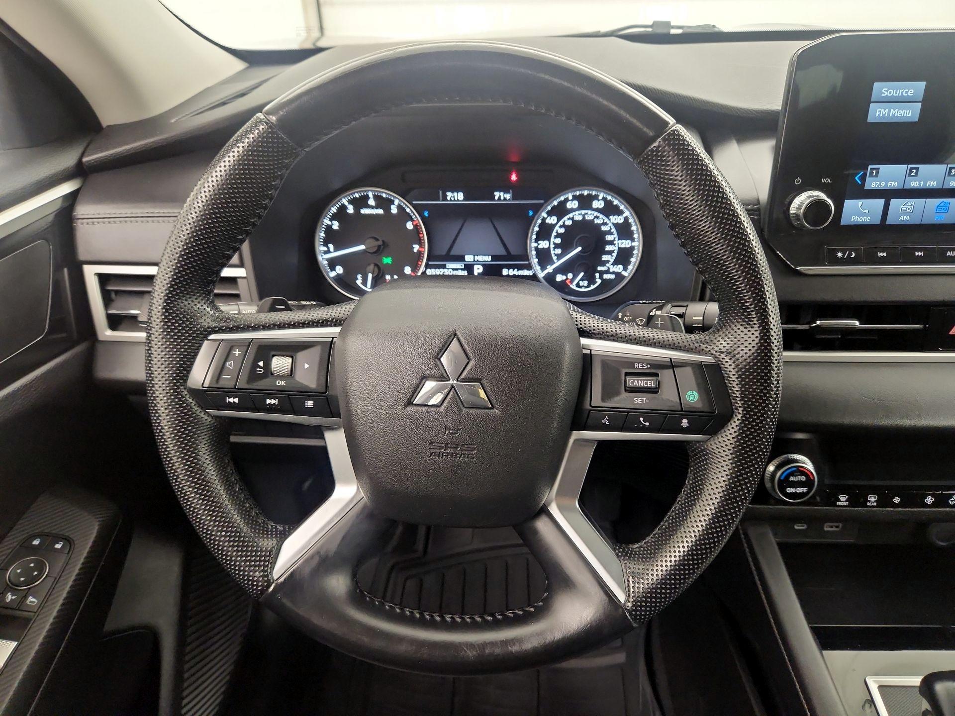 Thumbnail: 2023 Mitsubishi Outlander - 10