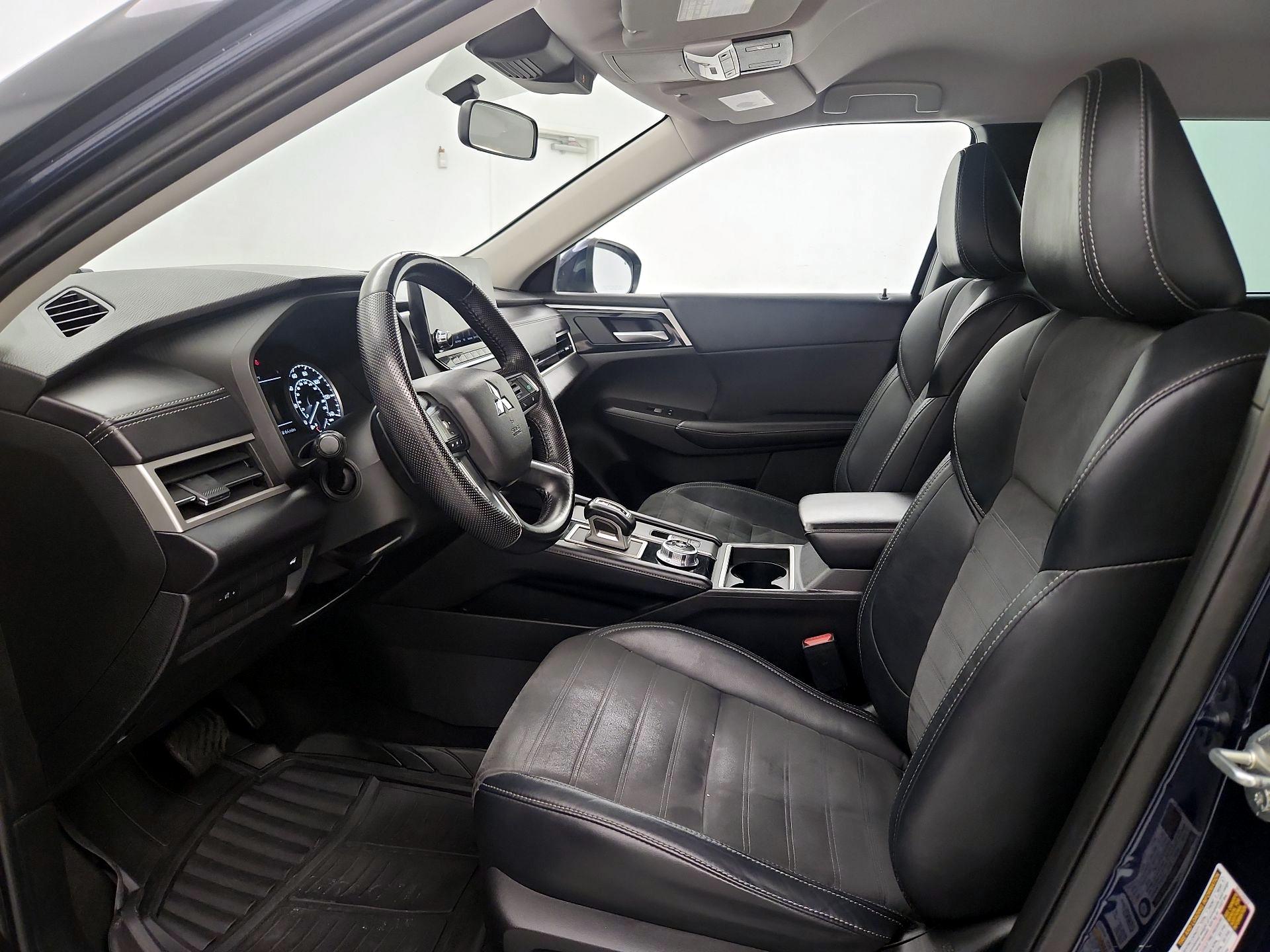 Thumbnail: 2023 Mitsubishi Outlander - 11