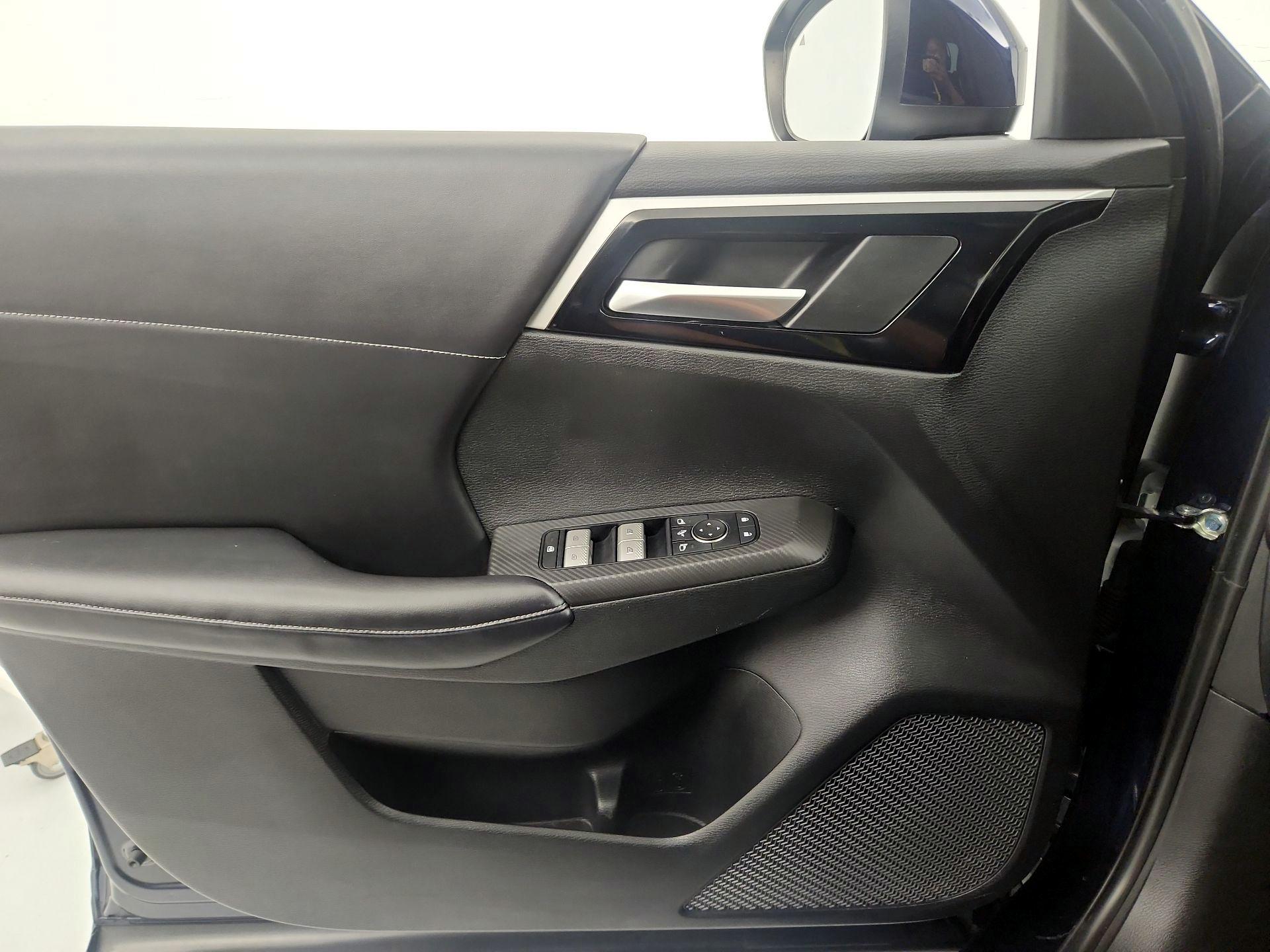 Thumbnail: 2023 Mitsubishi Outlander - 12