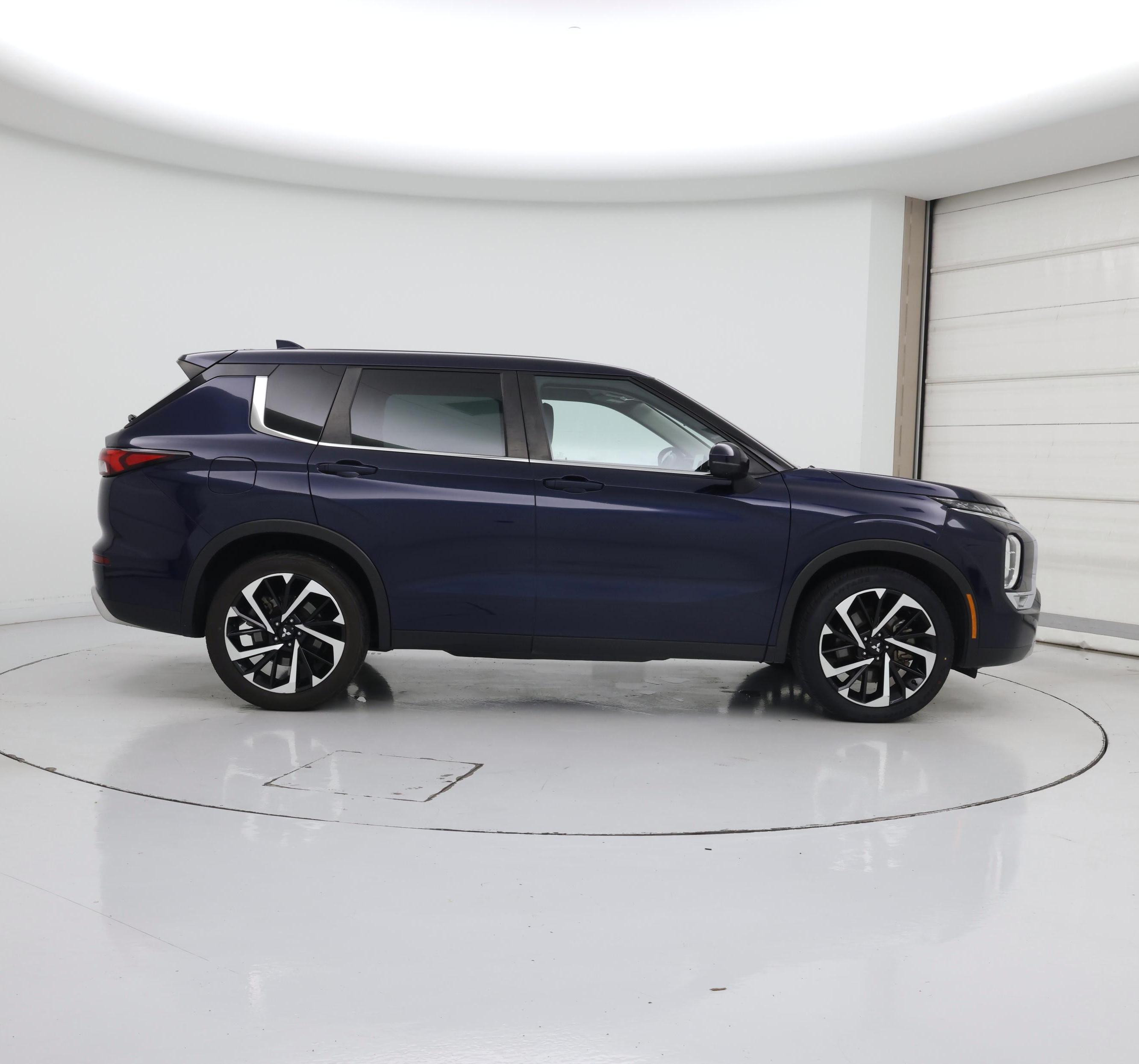 Thumbnail: 2023 Mitsubishi Outlander - 7