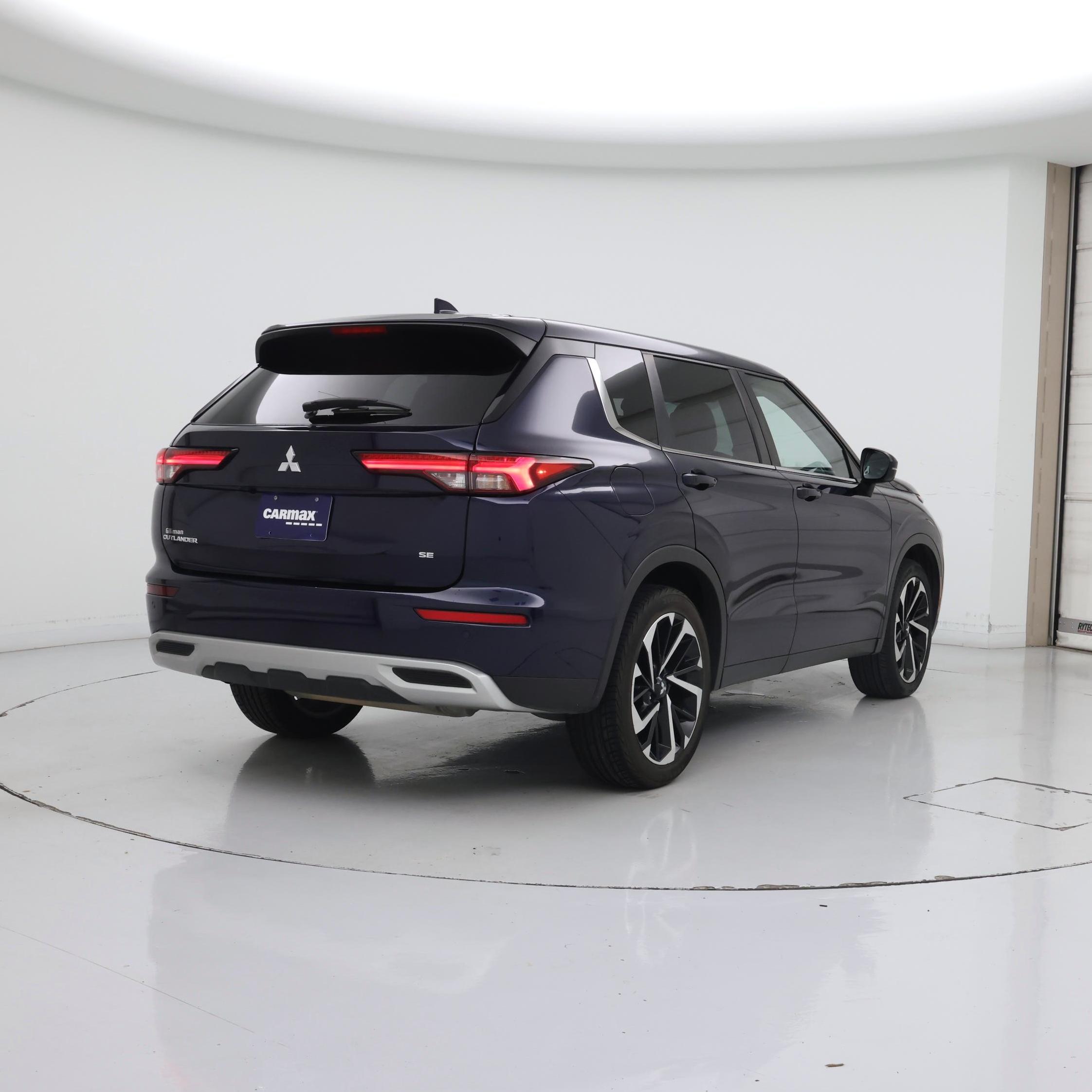 Thumbnail: 2023 Mitsubishi Outlander - 8