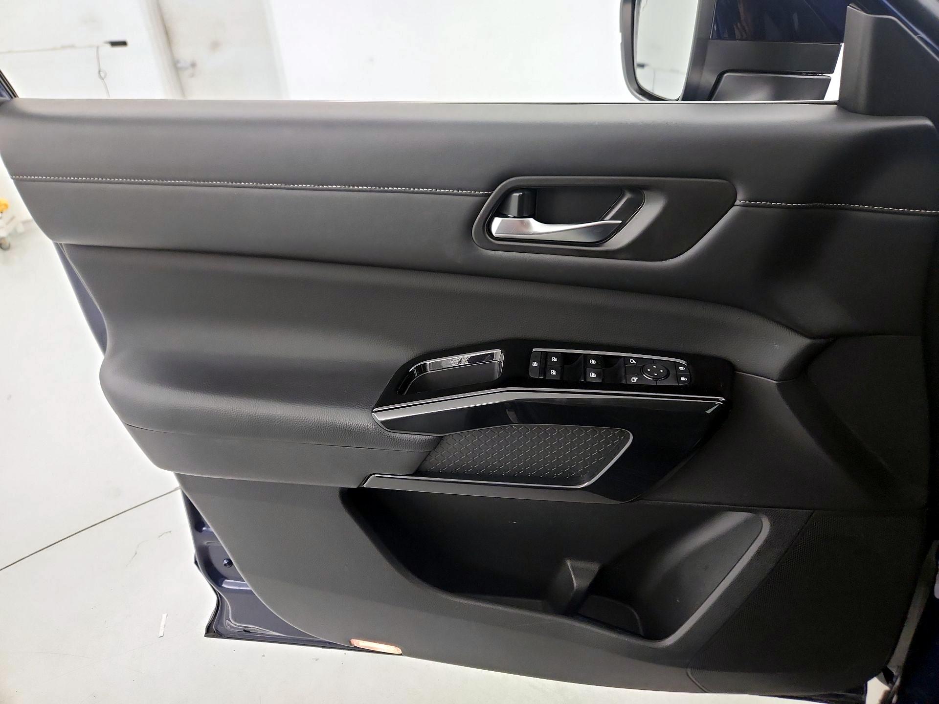 Thumbnail: 2022 Nissan Pathfinder - 12