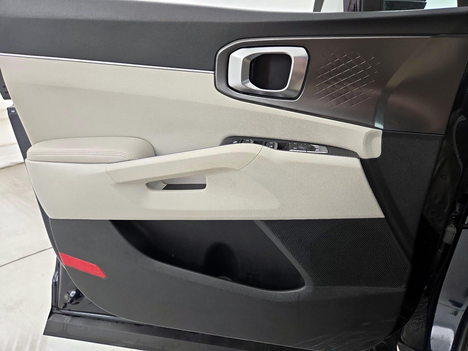 Thumbnail: 2021 Kia Sorento - 12