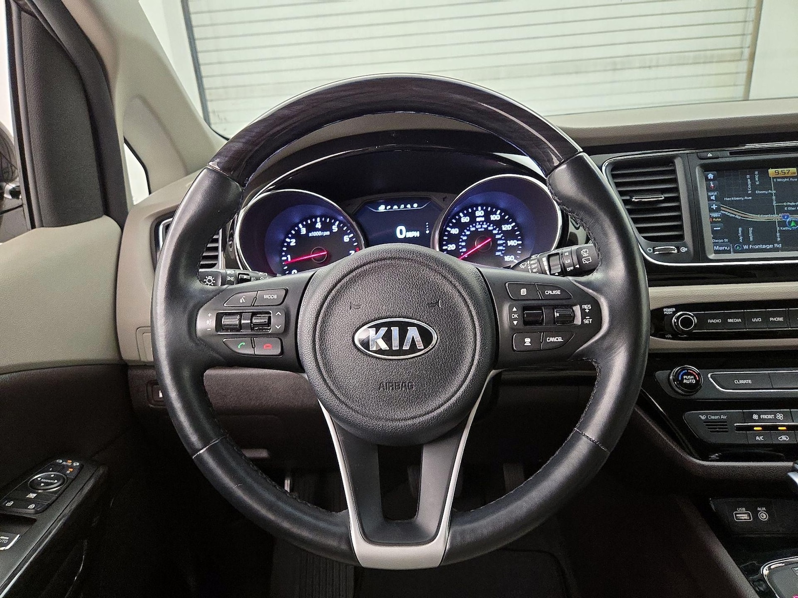 2018 Kia Sedona SX Limited - Photo 11