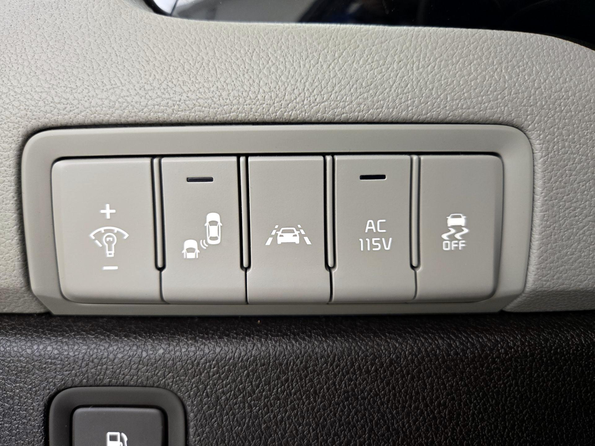 Thumbnail: 2018 Kia Sedona - 13
