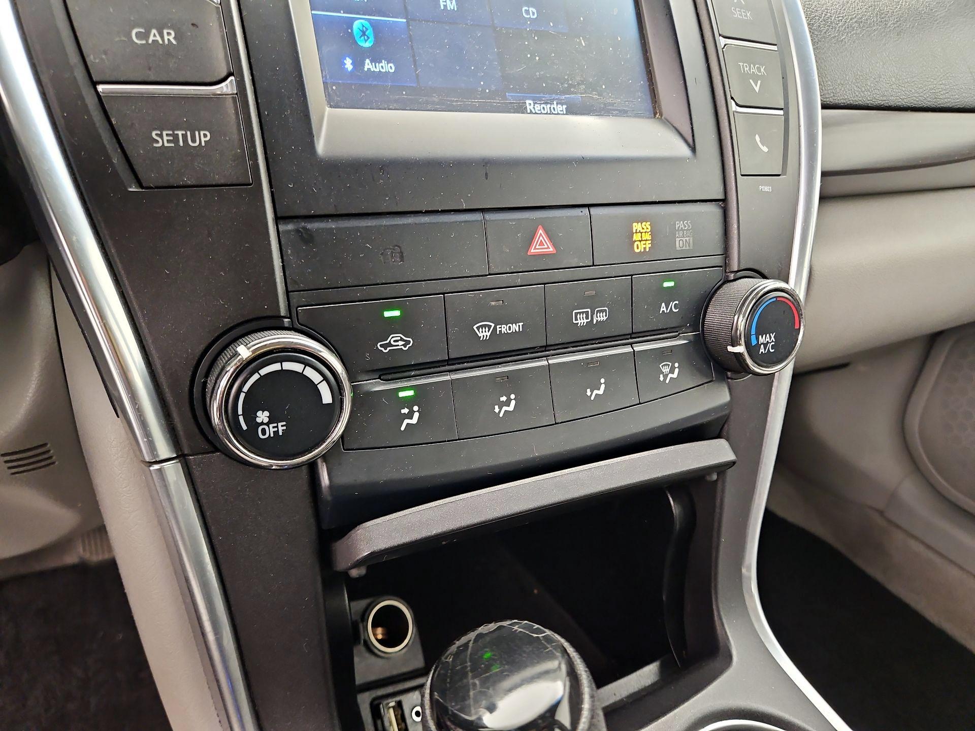 Thumbnail: 2015 Toyota Camry - 15