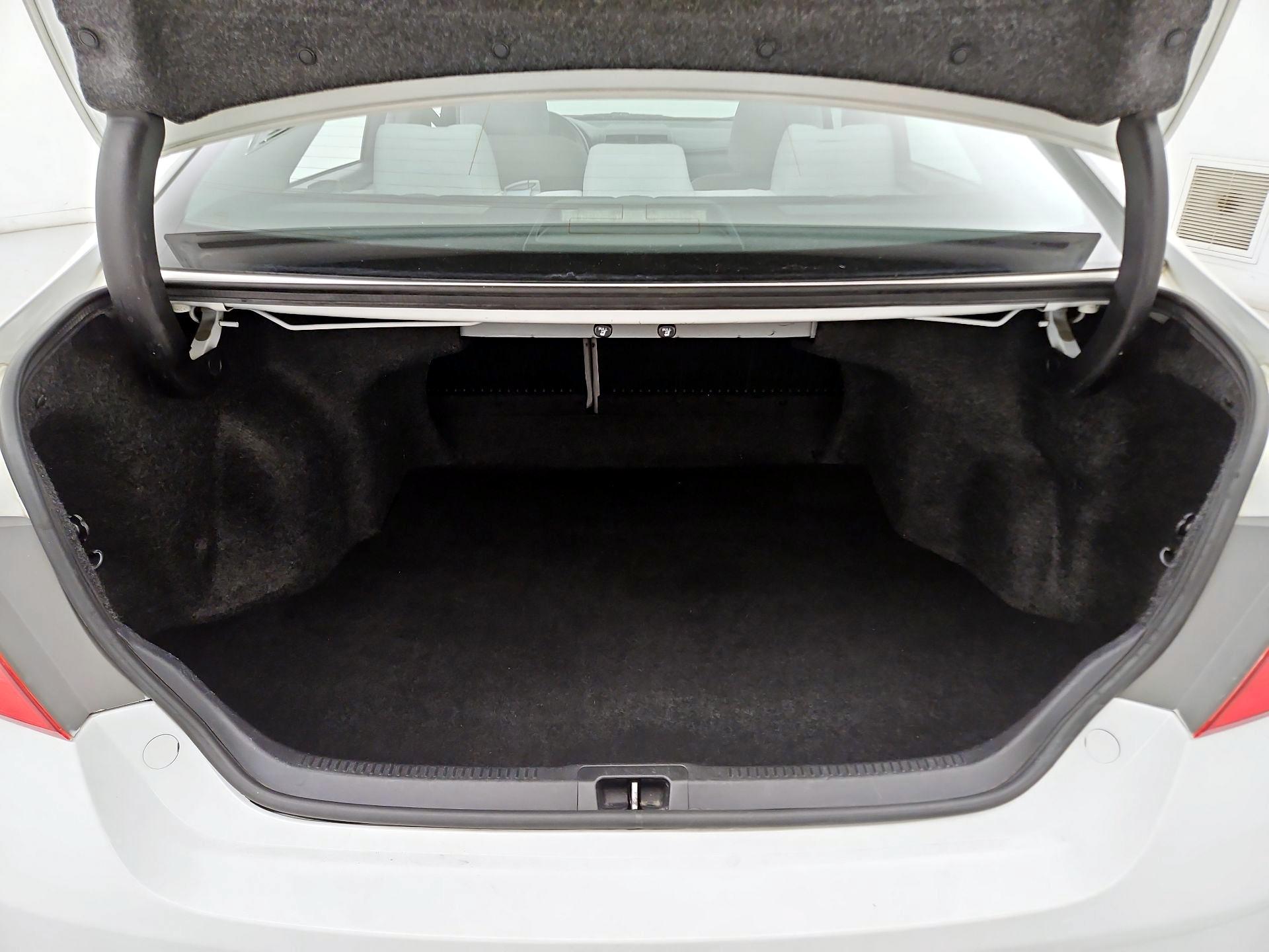 Thumbnail: 2015 Toyota Camry - 18
