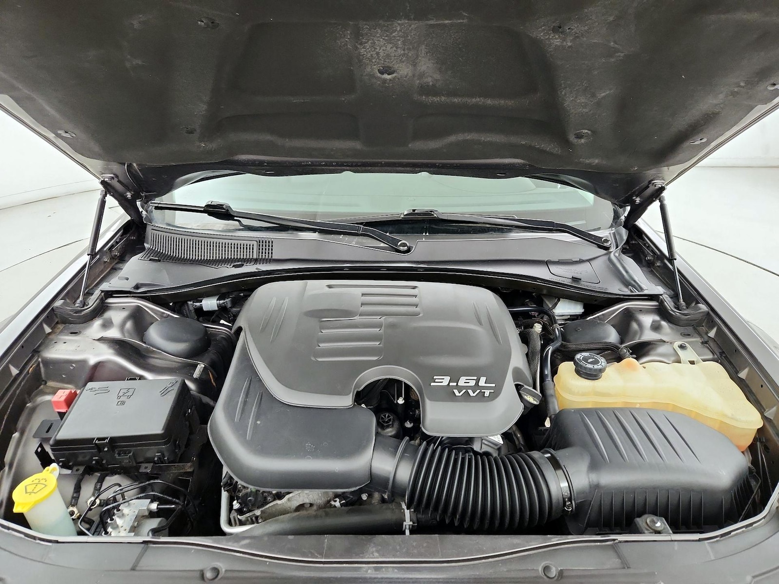 2017 Chrysler 300 C - Photo 24
