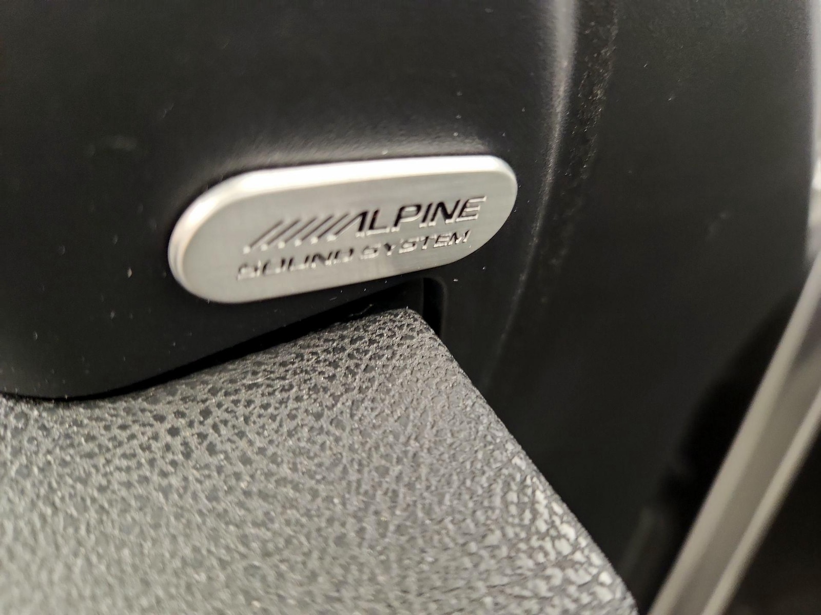 2017 Chrysler 300 C - Photo 26
