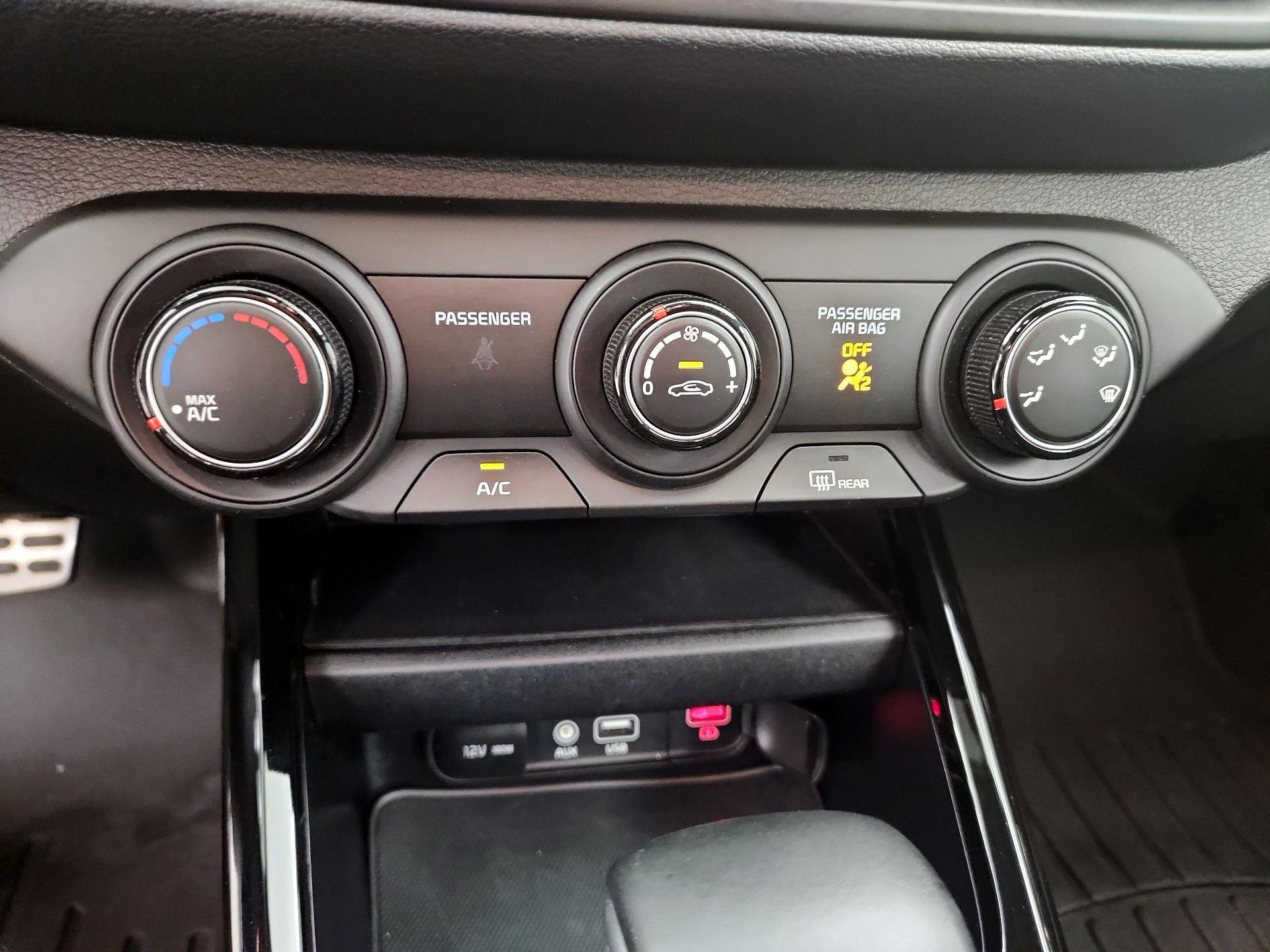 Thumbnail: 2021 Kia Forte - 16