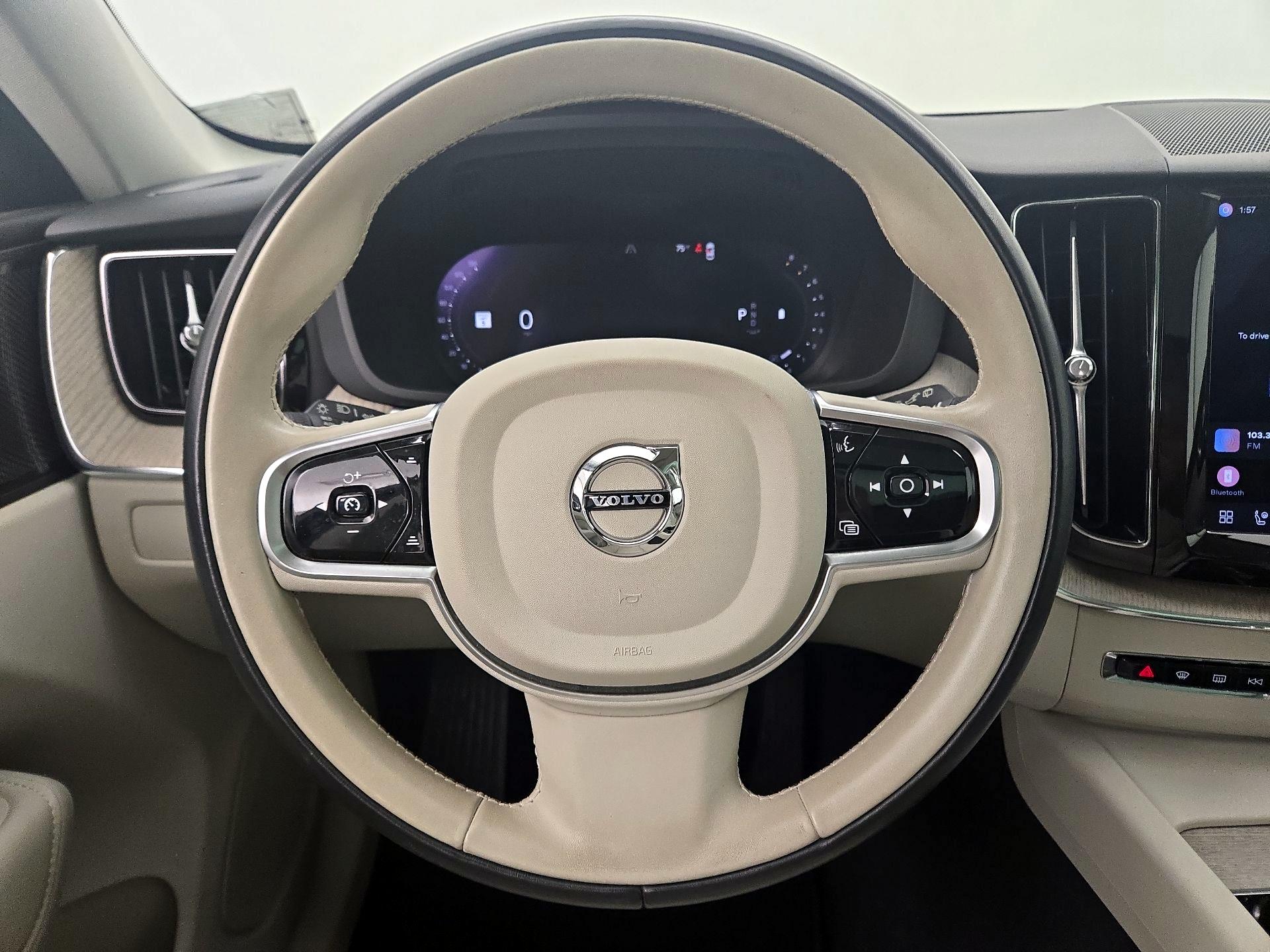 Thumbnail: 2023 Volvo XC60 - 10