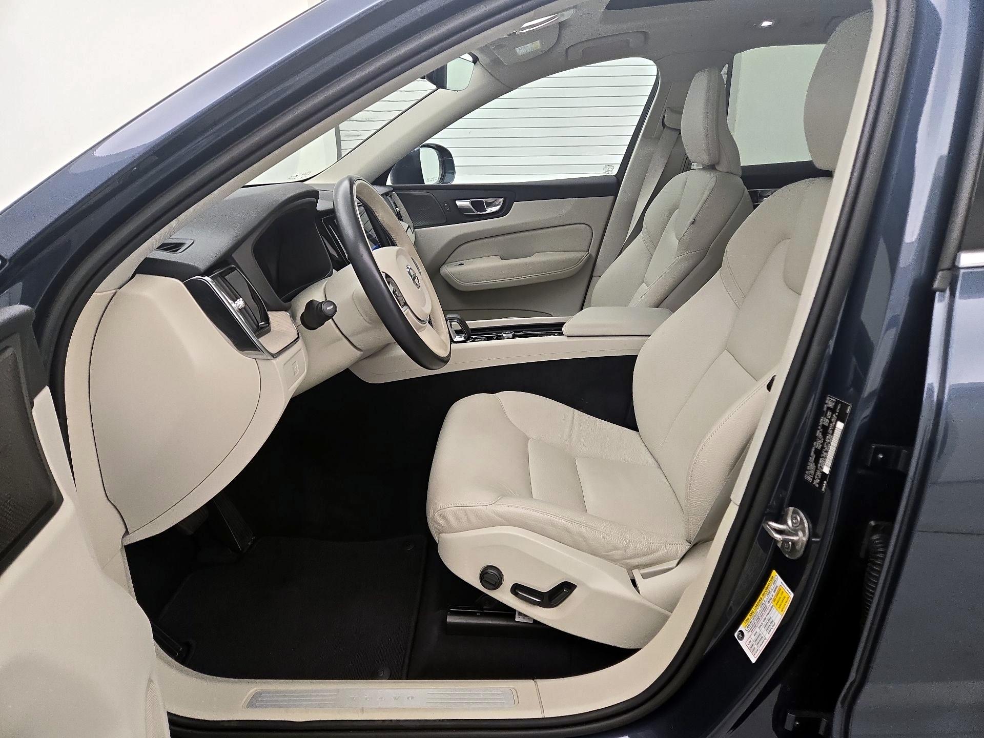 Thumbnail: 2023 Volvo XC60 - 11