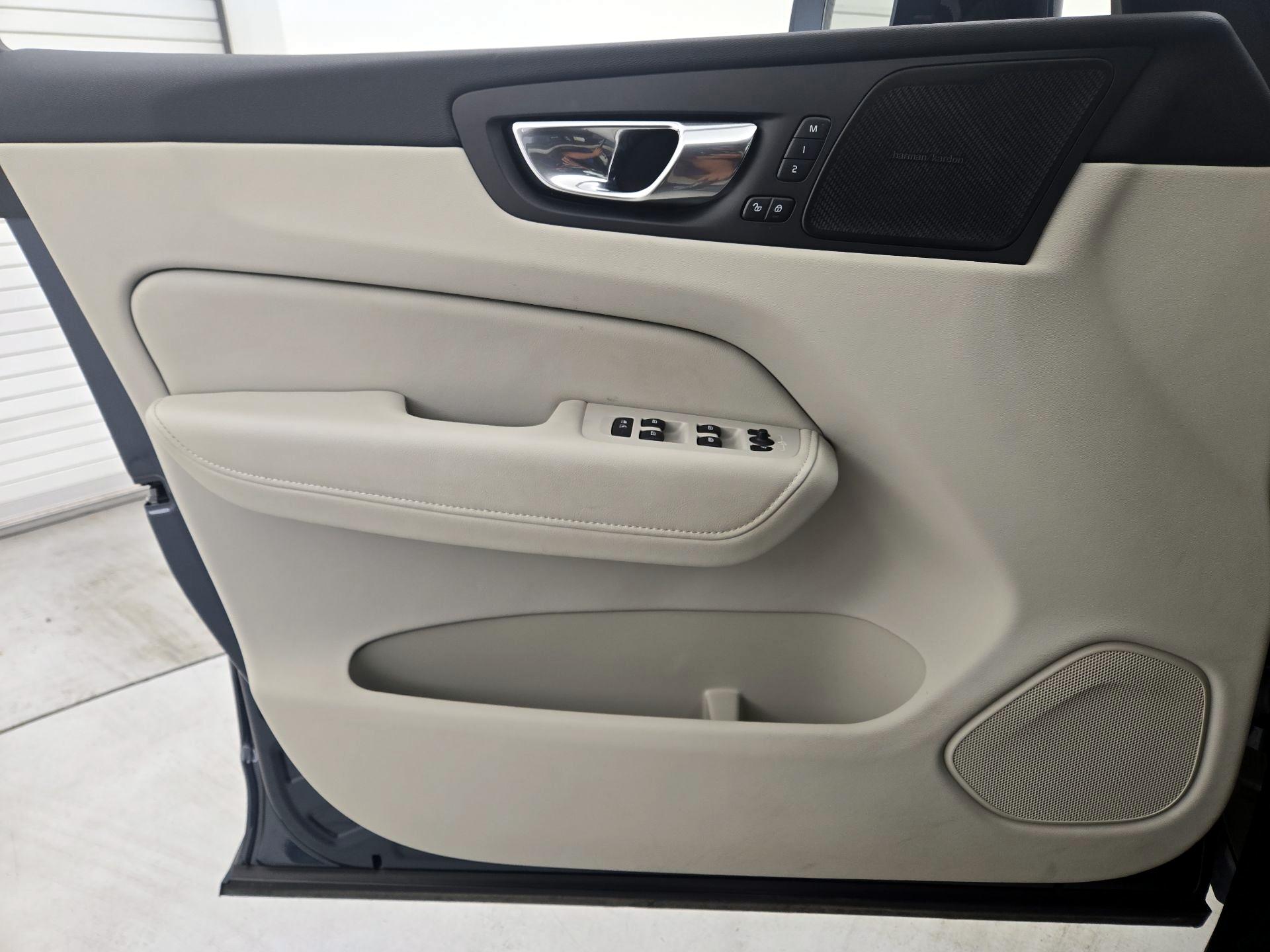 Thumbnail: 2023 Volvo XC60 - 12
